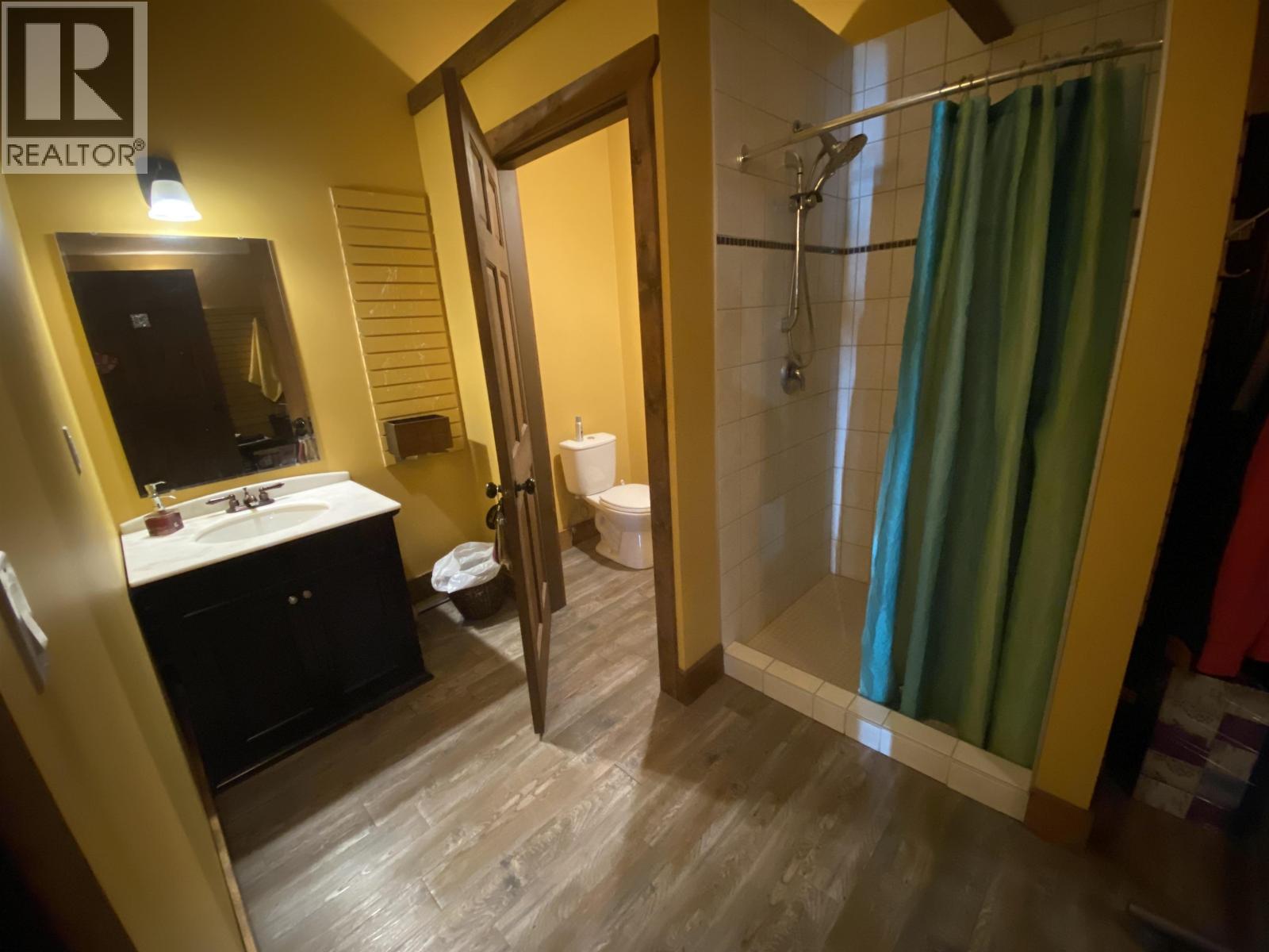 125 Cedar Avenue, 100 Mile House, British Columbia  V0K 2E0 - Photo 14 - C8072420