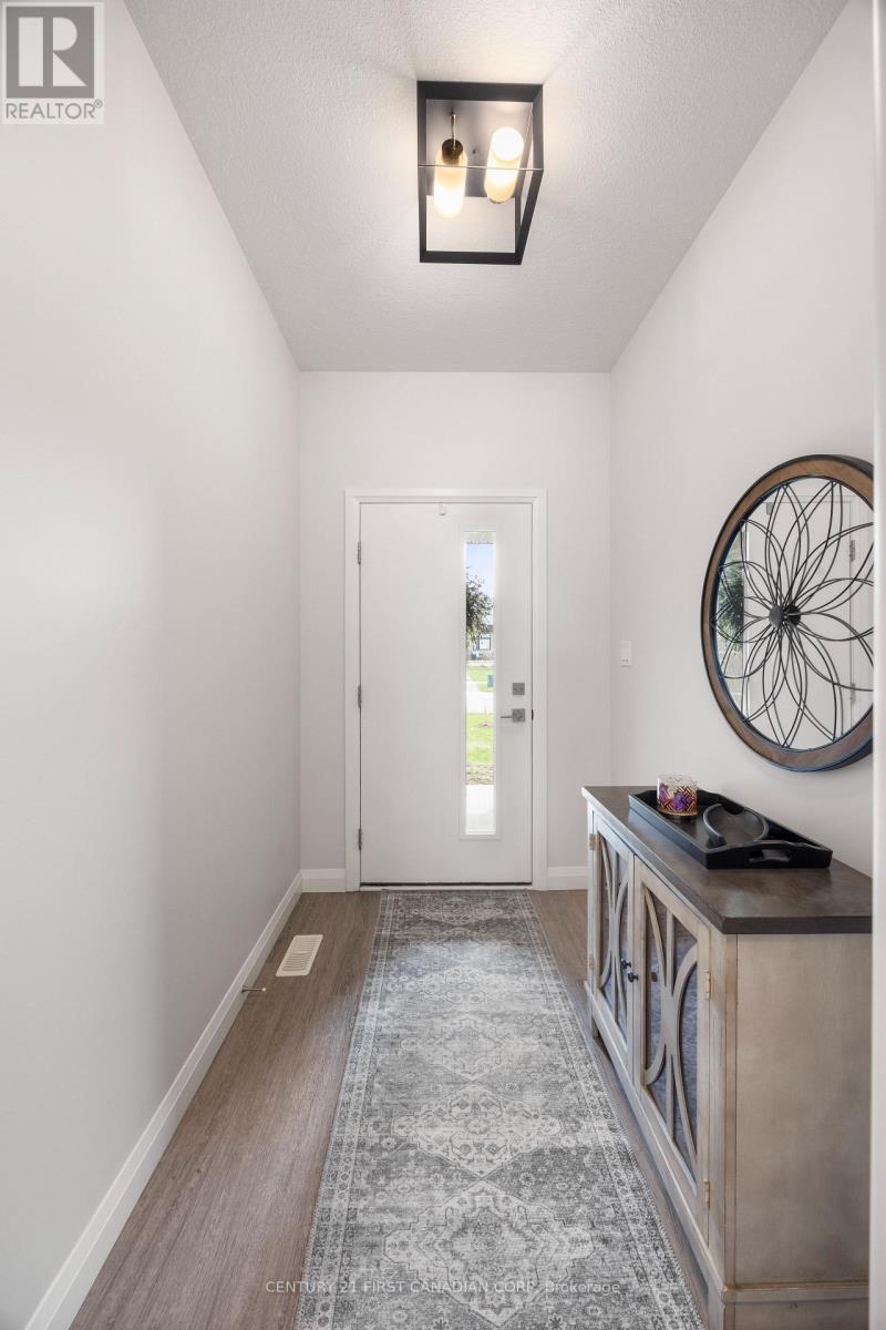 100 Rowe Avenue, South Huron, Ontario  N0M 1S1 - Photo 7 - X13003402