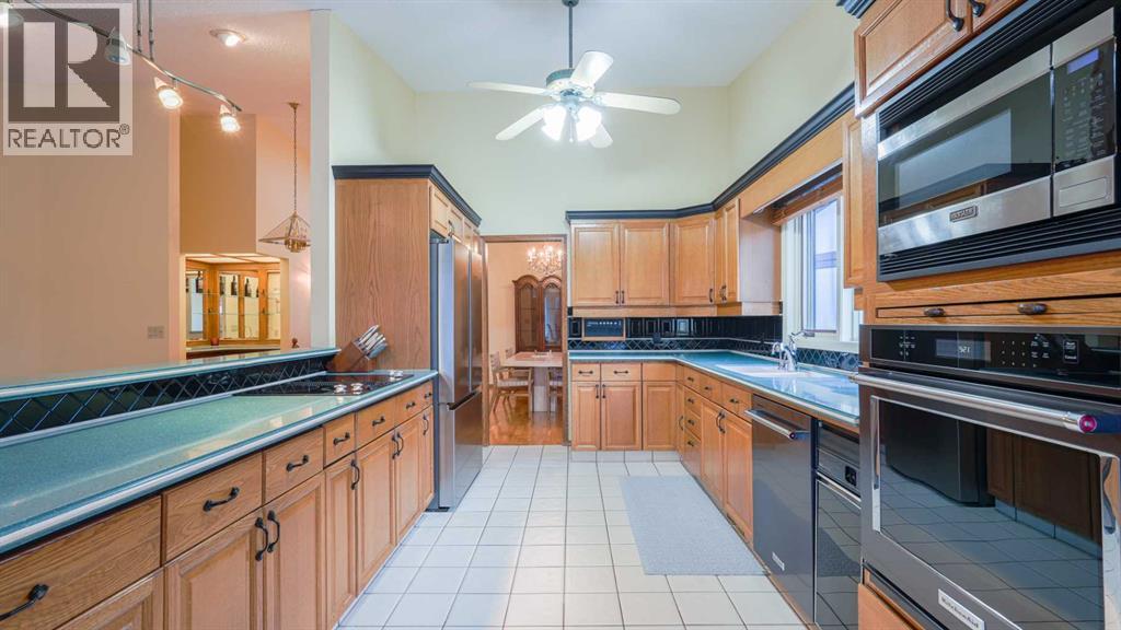 42 Woodmeadow Close SW, Calgary, Alberta  T2W 4L8 - Photo 11 - A2301210