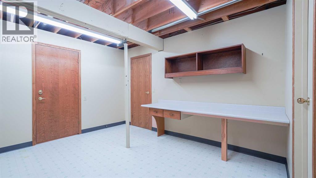 42 Woodmeadow Close SW, Calgary, Alberta  T2W 4L8 - Photo 32 - A2301210