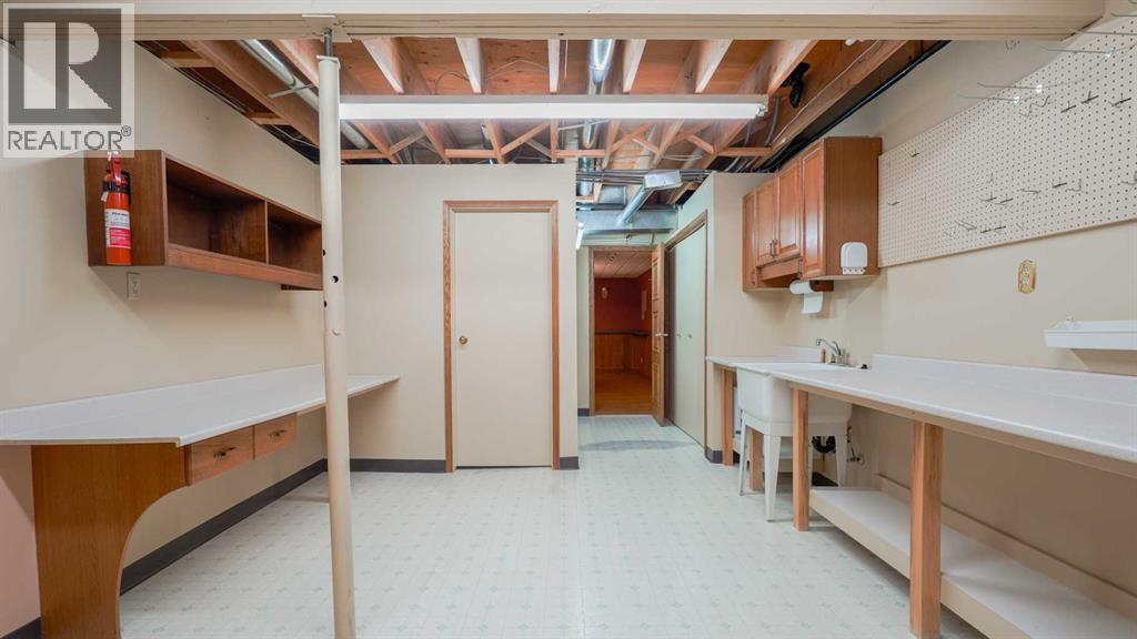 42 Woodmeadow Close SW, Calgary, Alberta  T2W 4L8 - Photo 33 - A2301210