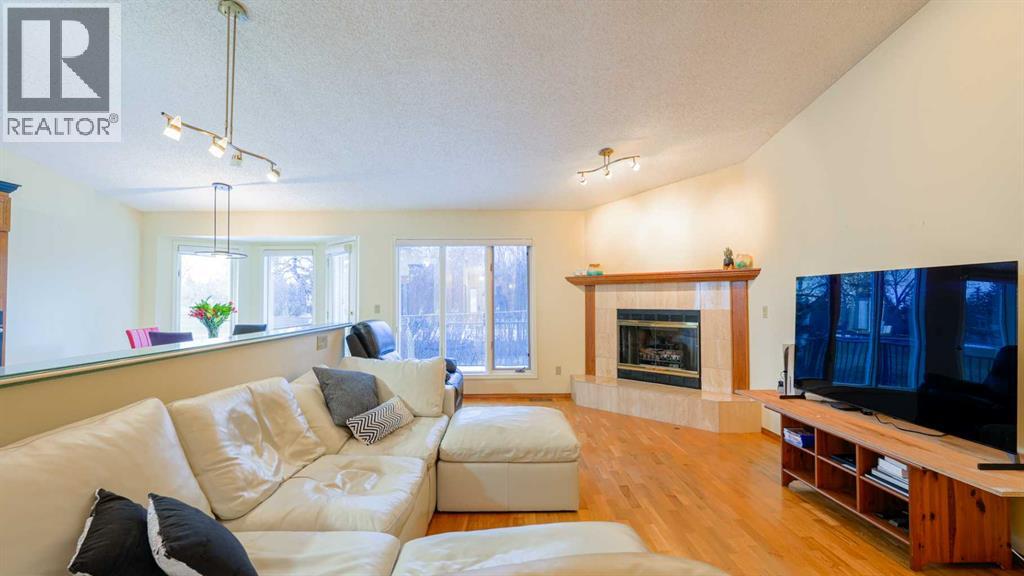 42 Woodmeadow Close SW, Calgary, Alberta  T2W 4L8 - Photo 12 - A2301210