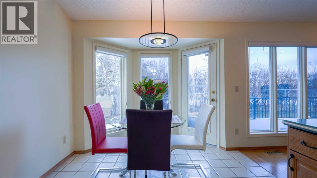 42 Woodmeadow Close SW, Calgary, Alberta  T2W 4L8 - Photo 9 - A2301210