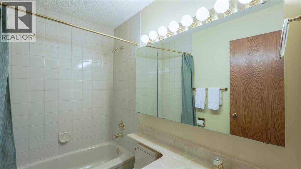 42 Woodmeadow Close SW, Calgary, Alberta  T2W 4L8 - Photo 22 - A2301210