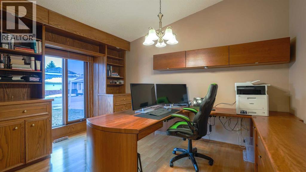 42 Woodmeadow Close SW, Calgary, Alberta  T2W 4L8 - Photo 6 - A2301210