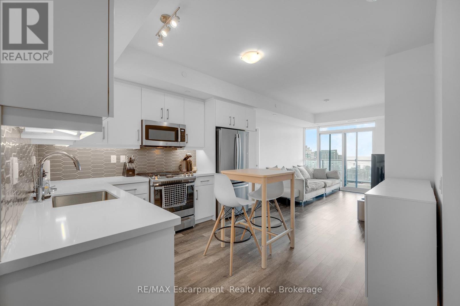 704 - 2007 James Street, Burlington, Ontario  L7R 0G7 - Photo 5 - W13003506