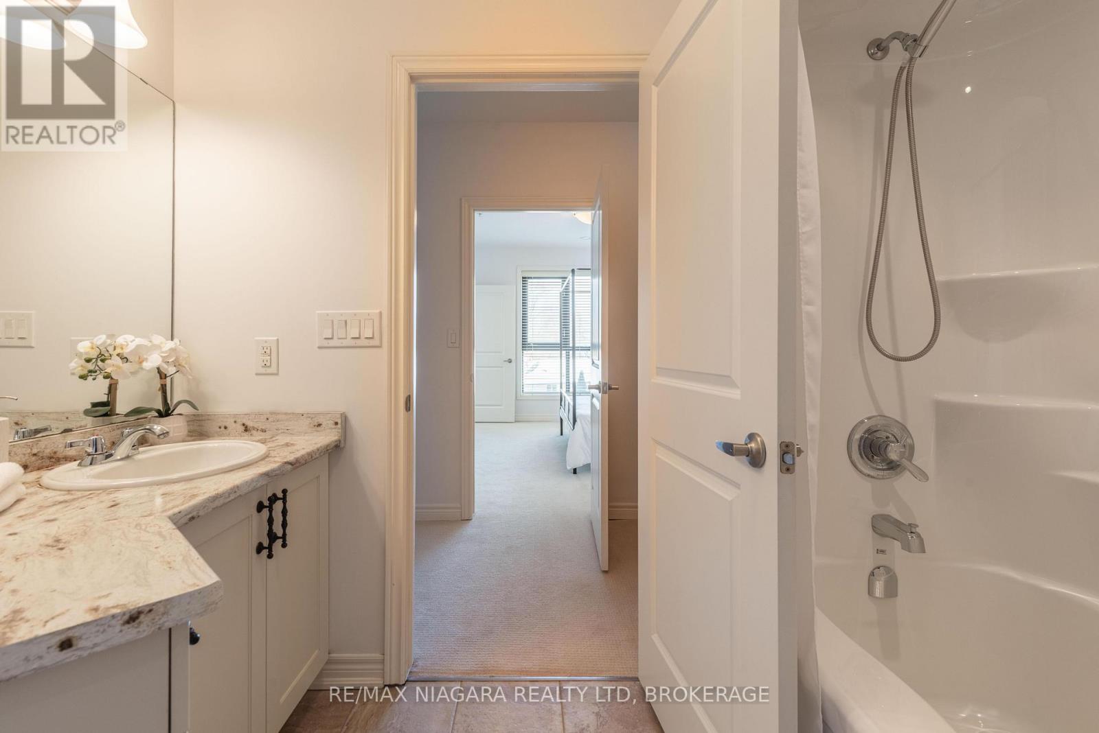 209 - 379 Scott Street, St. Catharines, Ontario  L2M 3W2 - Photo 18 - X13003386