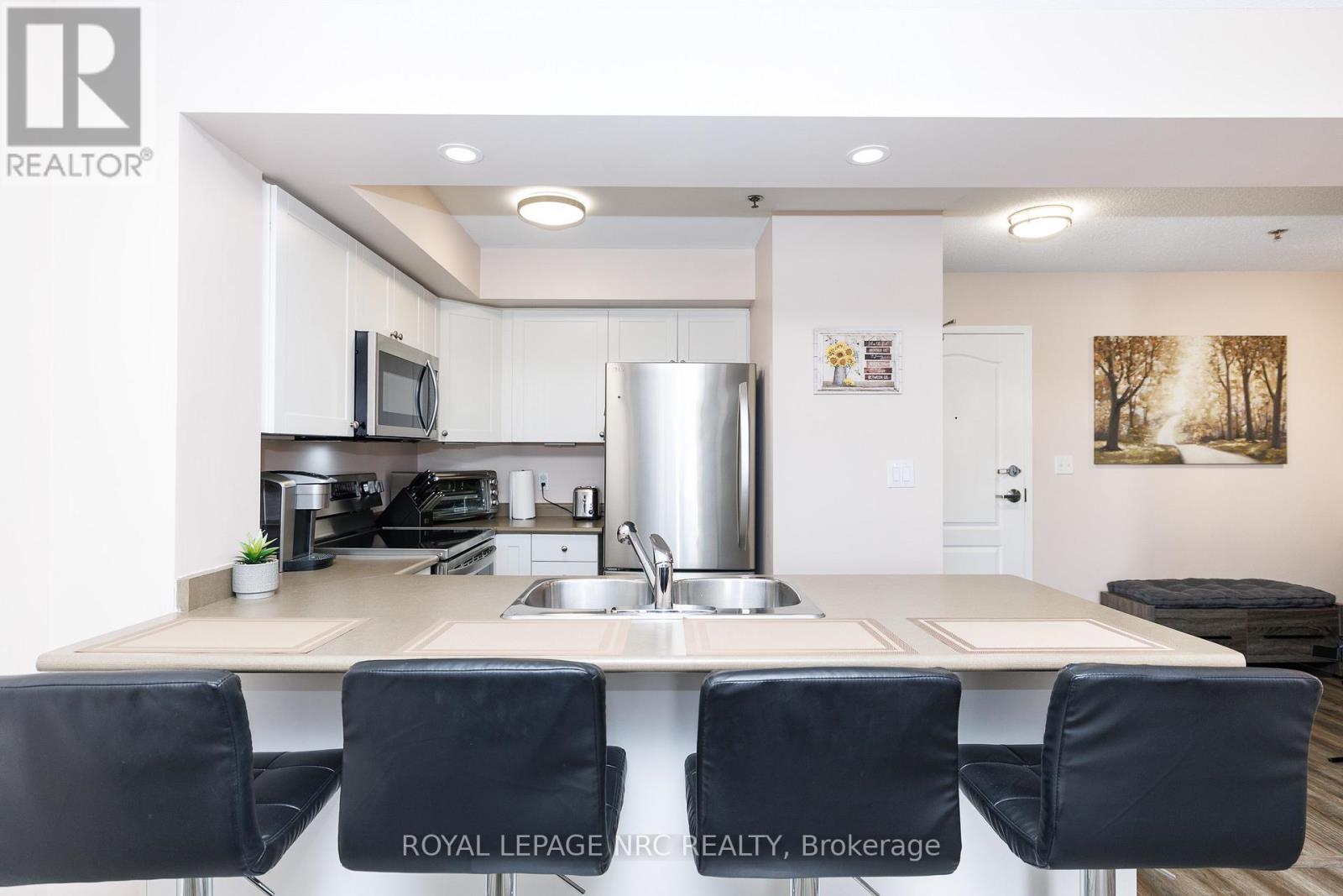 1209 - 330 Prince Charles Drive S, Welland, Ontario  L3C 7B3 - Photo 6 - X13003478