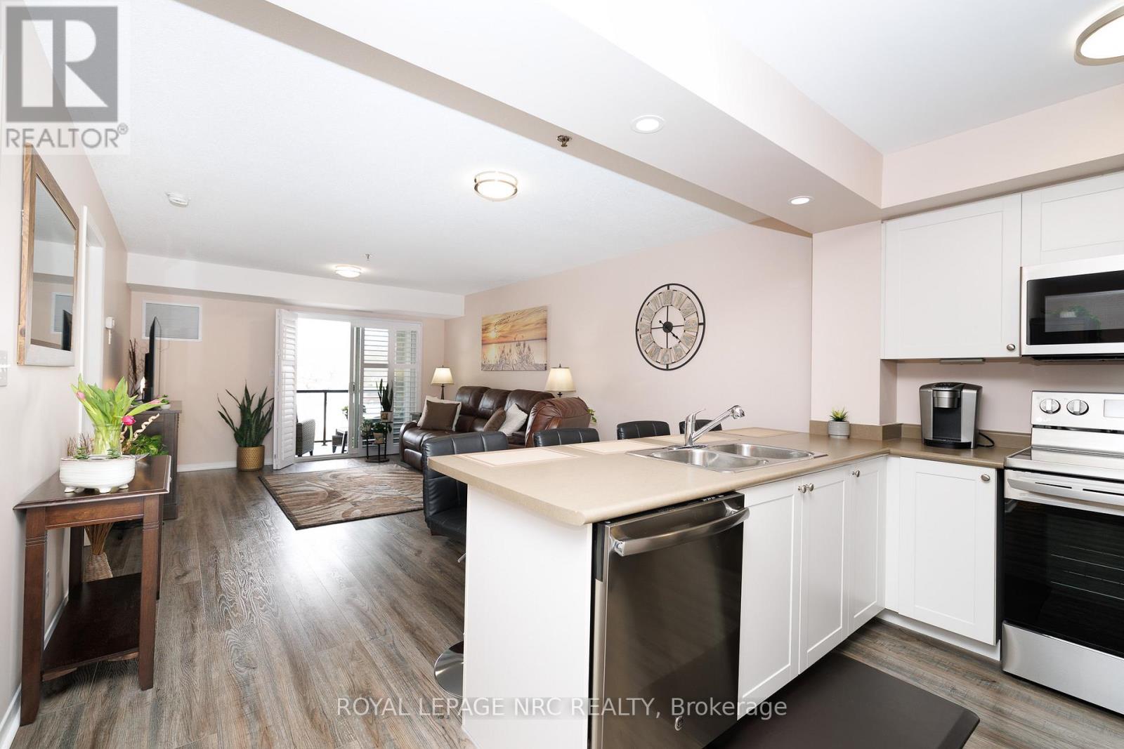 1209 - 330 Prince Charles Drive S, Welland, Ontario  L3C 7B3 - Photo 9 - X13003478