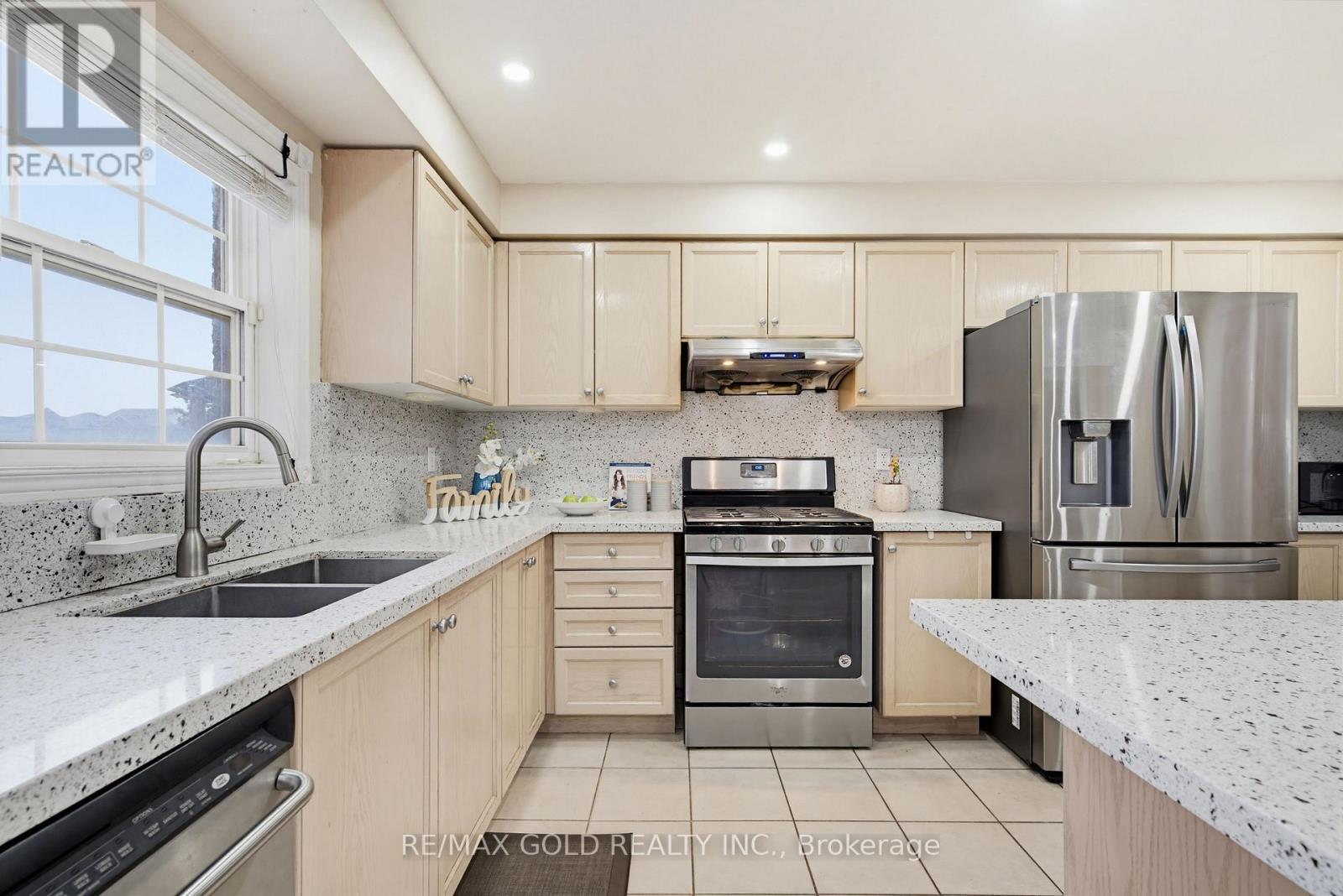 7 Sheepberry Terrace, Brampton, Ontario  L7A 2B6 - Photo 13 - W12981588