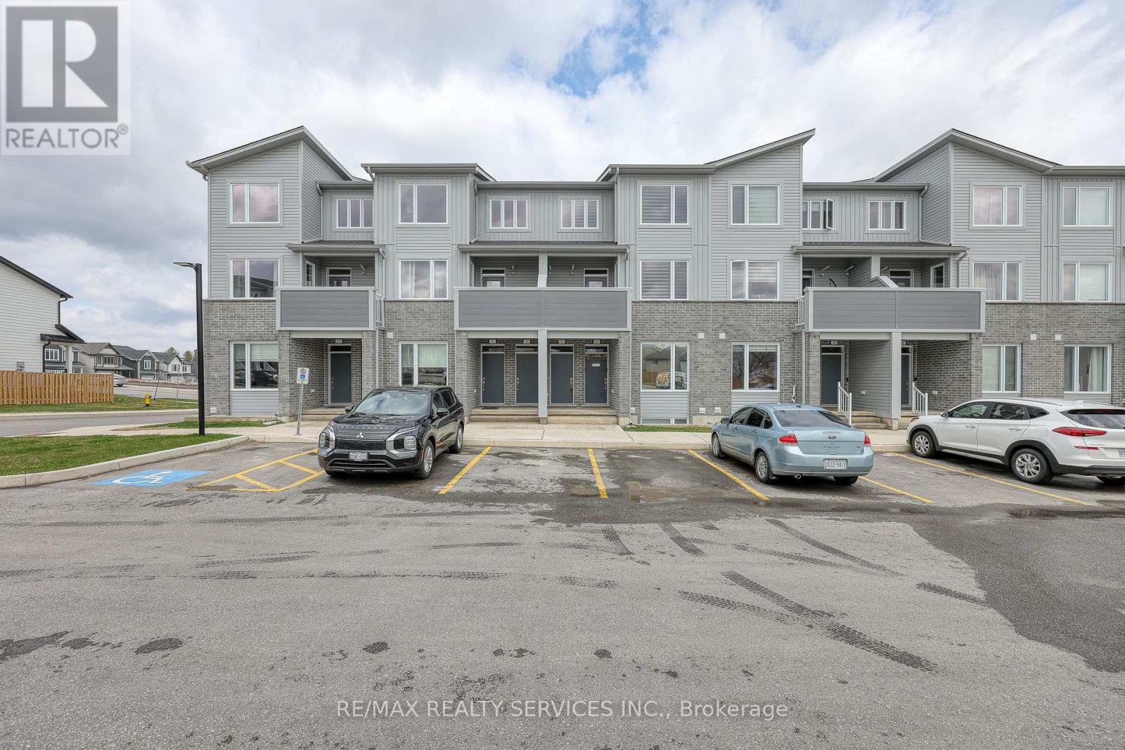 12 - 925 Deveron Crescent, London South, Ontario  N5Z 5A4 - Photo 2 - X12972194