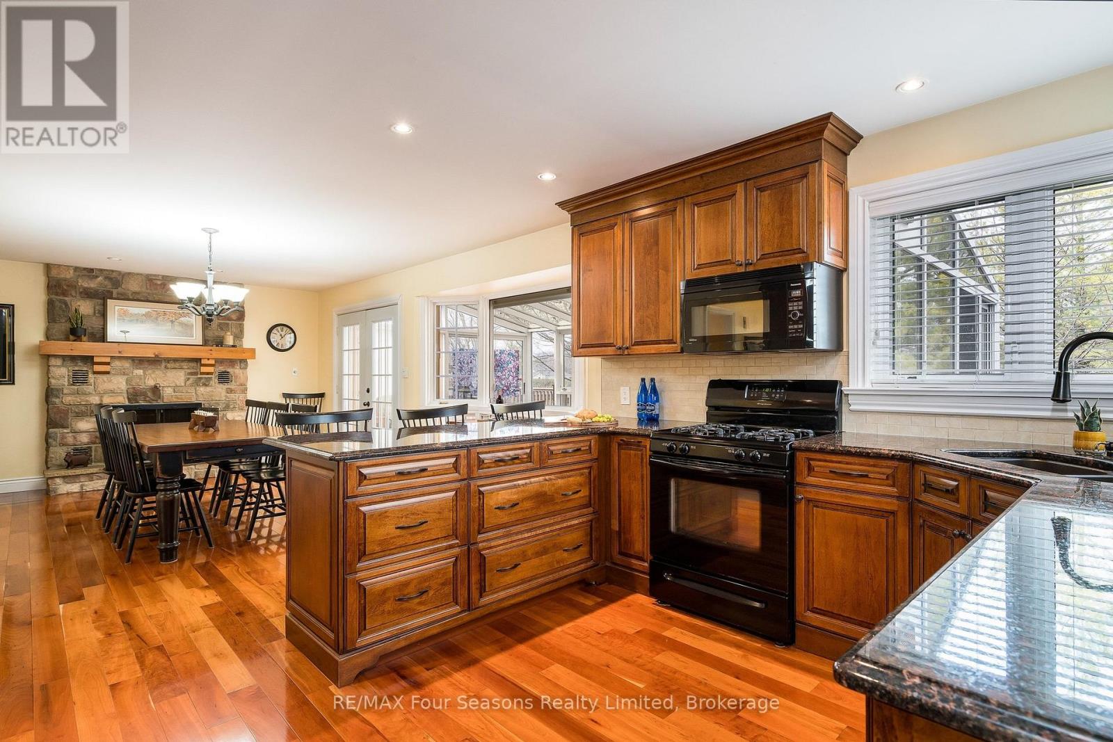 16 Carmichael Crescent, Collingwood, Ontario  L9Y 4R6 - Photo 4 - S13003460