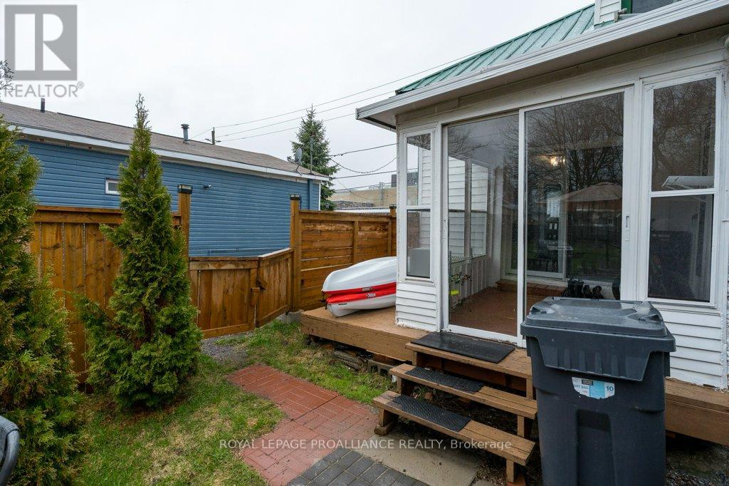 17 Meyers Street, Quinte West, Ontario  K8V 1W5 - Photo 5 - X13003560