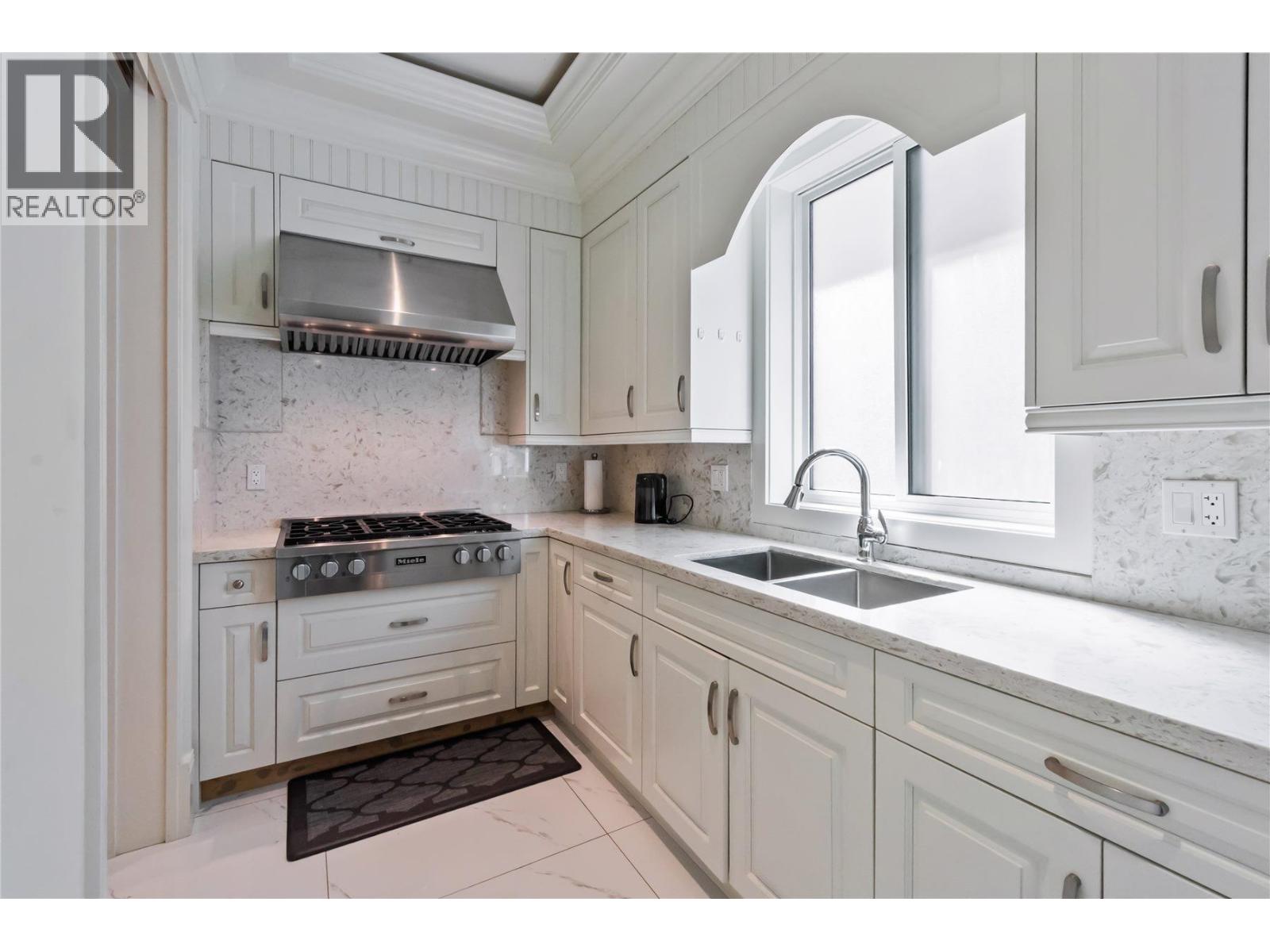 8371 Mowbray Road, Richmond, British Columbia  V7A 2B8 - Photo 6 - R3104321