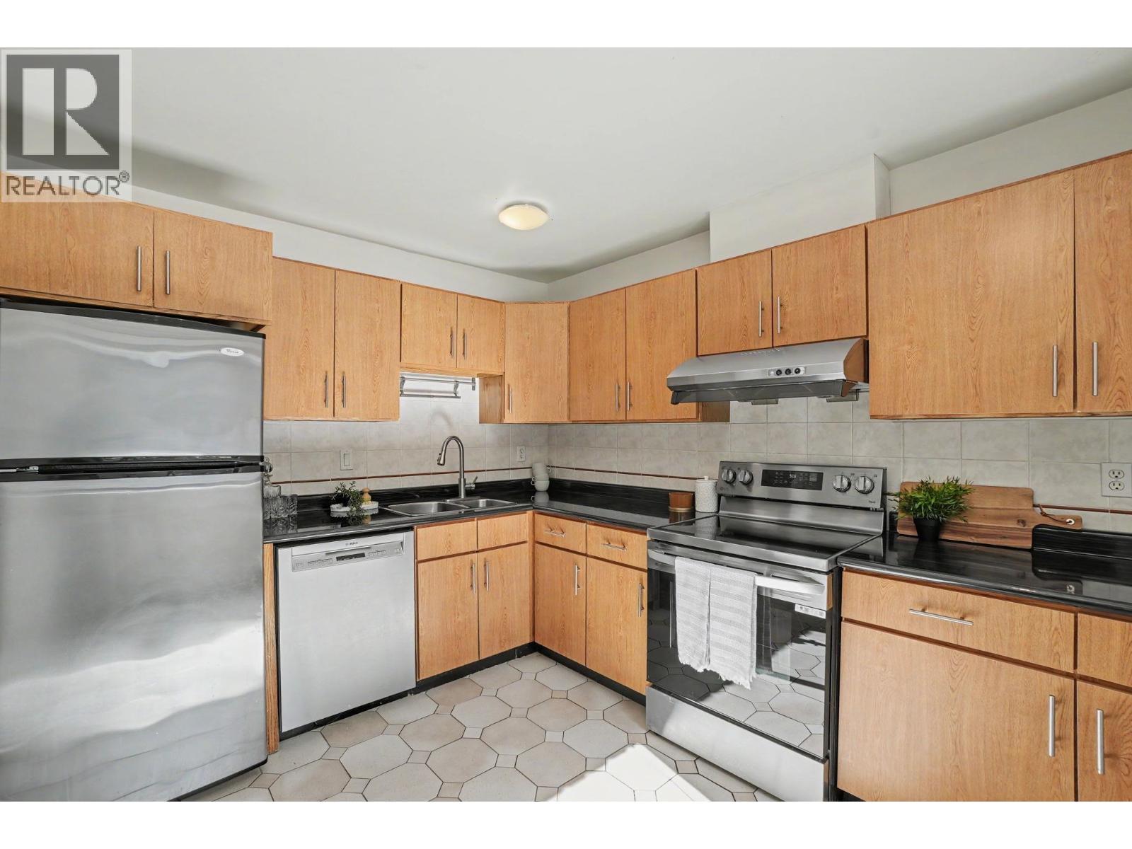 7305 Coronado Drive, Burnaby, British Columbia  V5A 1P9 - Photo 2 - R3111031