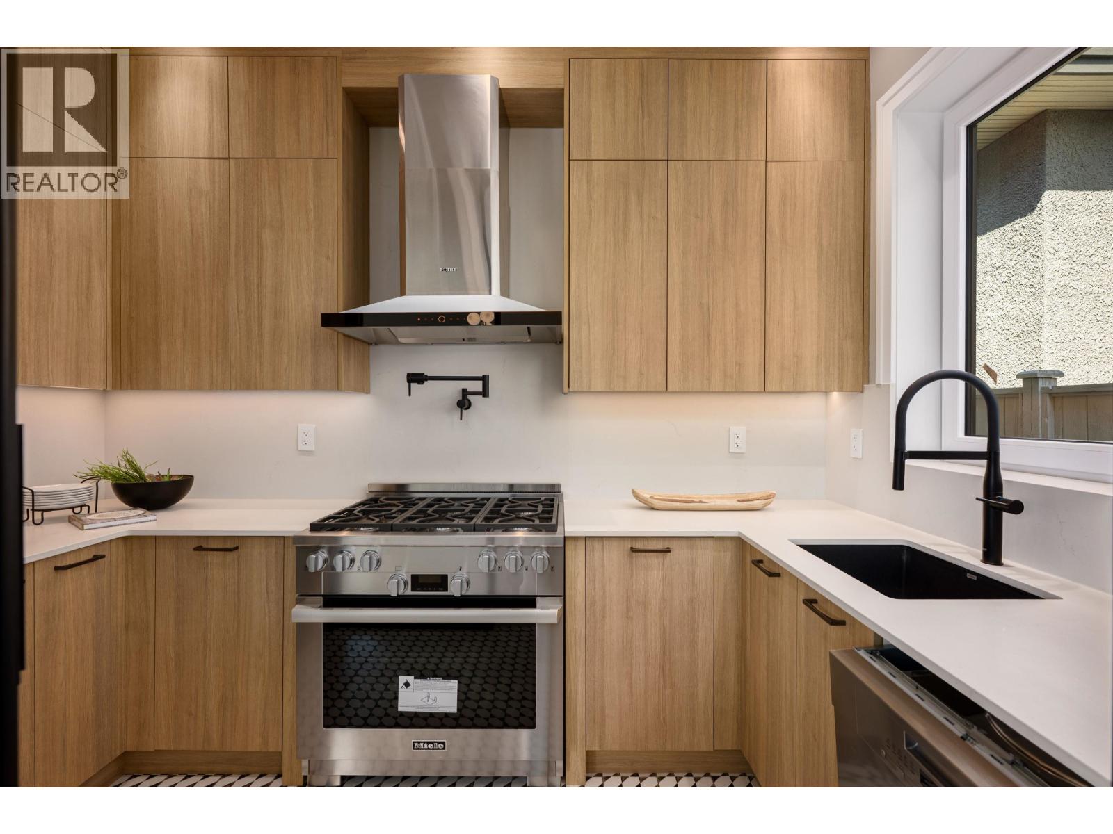 6120 Maple Road, Richmond, British Columbia  V7E 1G5 - Photo 11 - R3088414