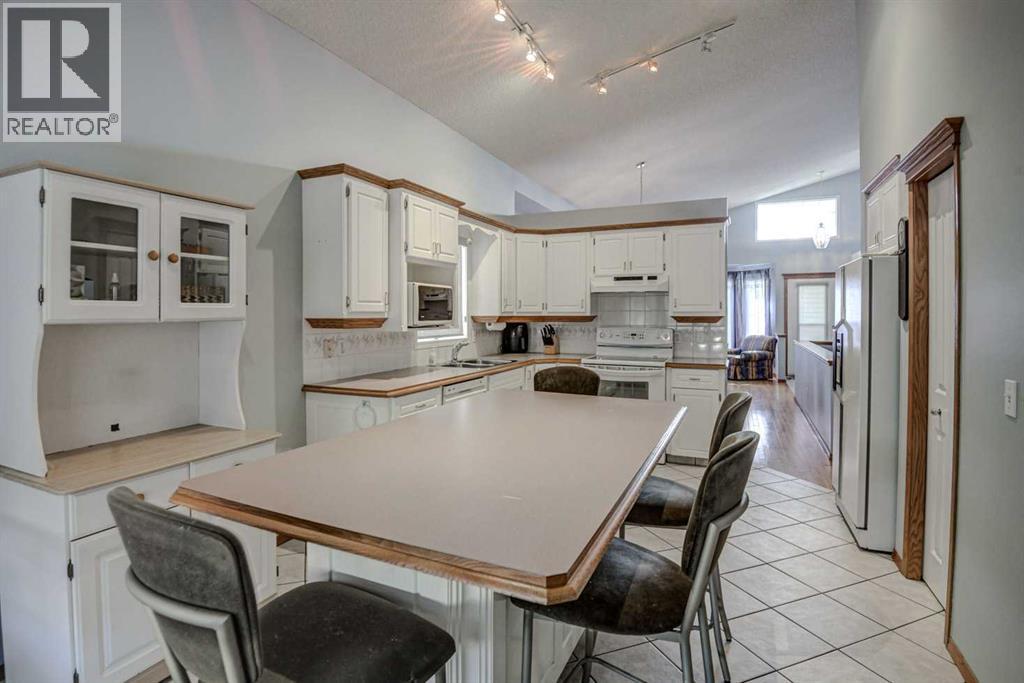 606 Diamond Court SE, Calgary, Alberta  T2J 7C8 - Photo 12 - A2298032