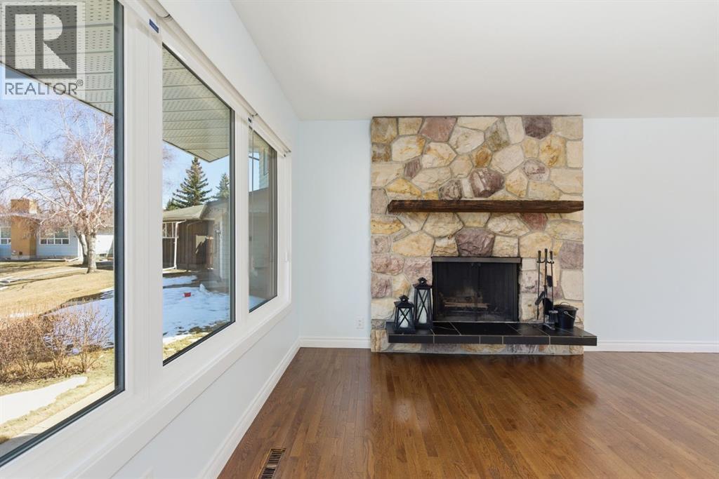 1315 Lake Michigan Crescent SE, Calgary, Alberta  T2J 3E9 - Photo 8 - A2298177