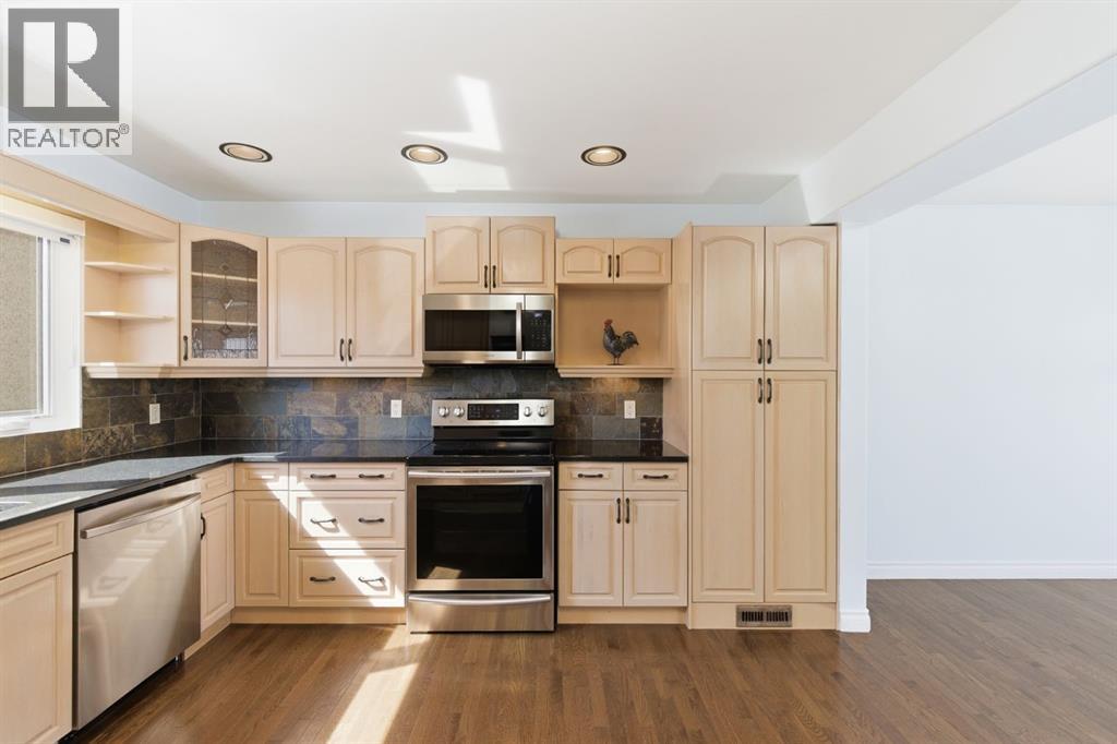 1315 Lake Michigan Crescent SE, Calgary, Alberta  T2J 3E9 - Photo 5 - A2298177