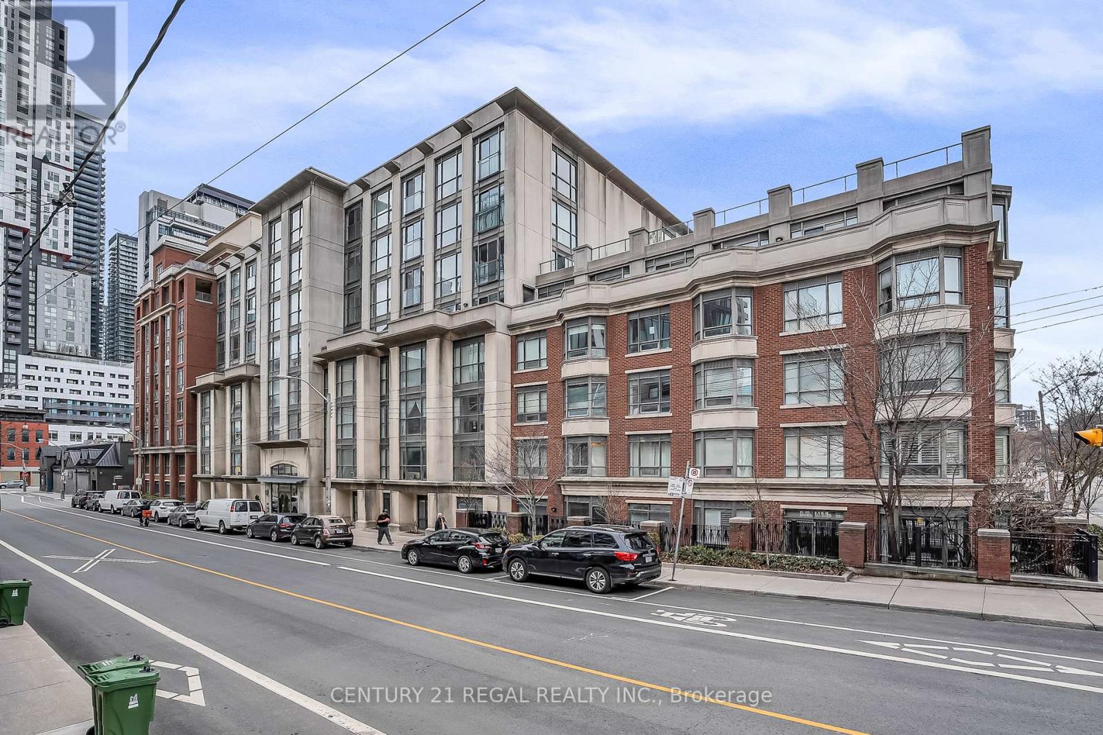 518 - 18 BEVERLEY STREET, Toronto, Ontario