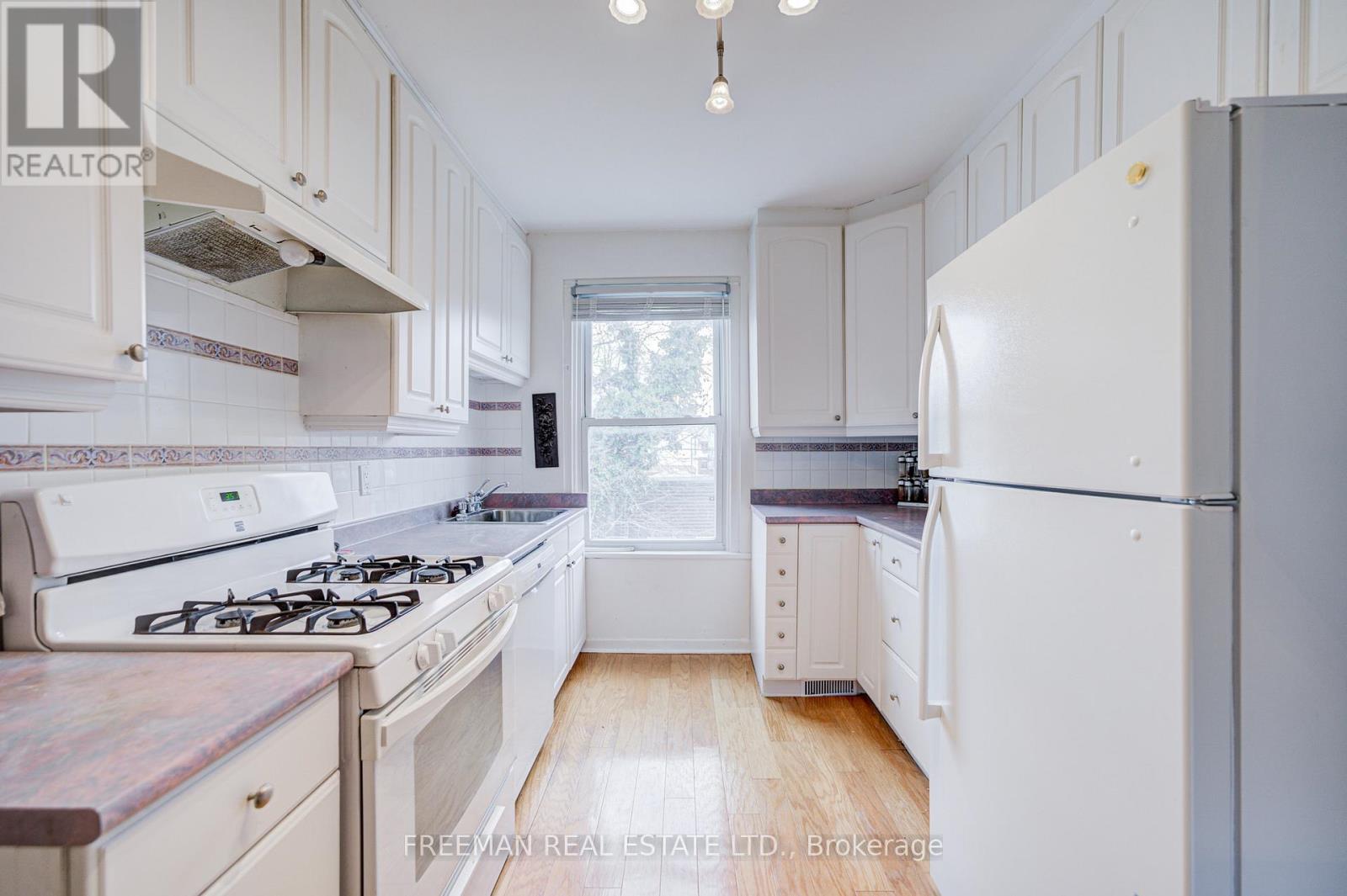 617 Clinton Street, Toronto, Ontario  M6G 2Z8 - Photo 10 - C13003636