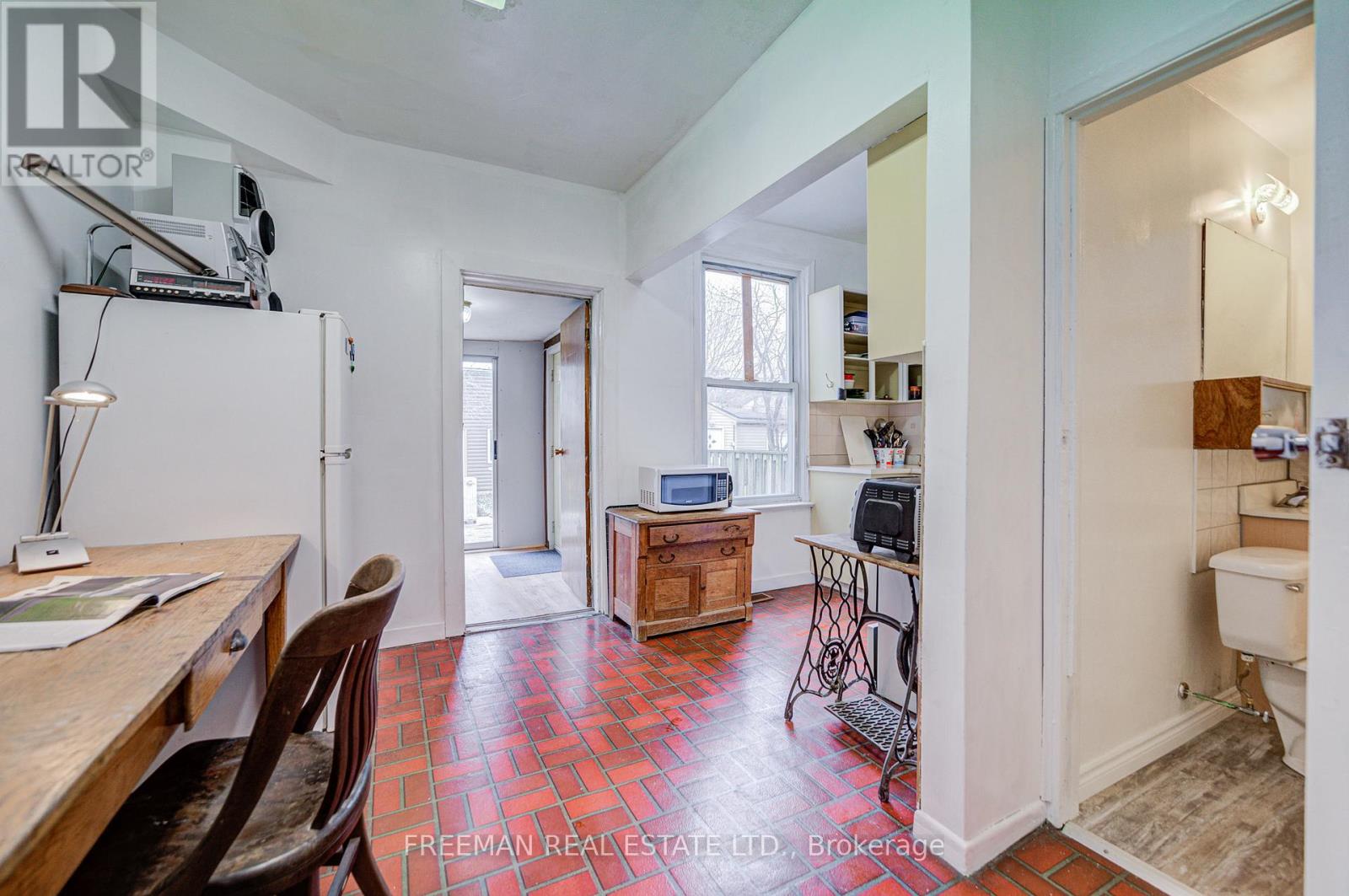 617 Clinton Street, Toronto, Ontario  M6G 2Z8 - Photo 20 - C13003636