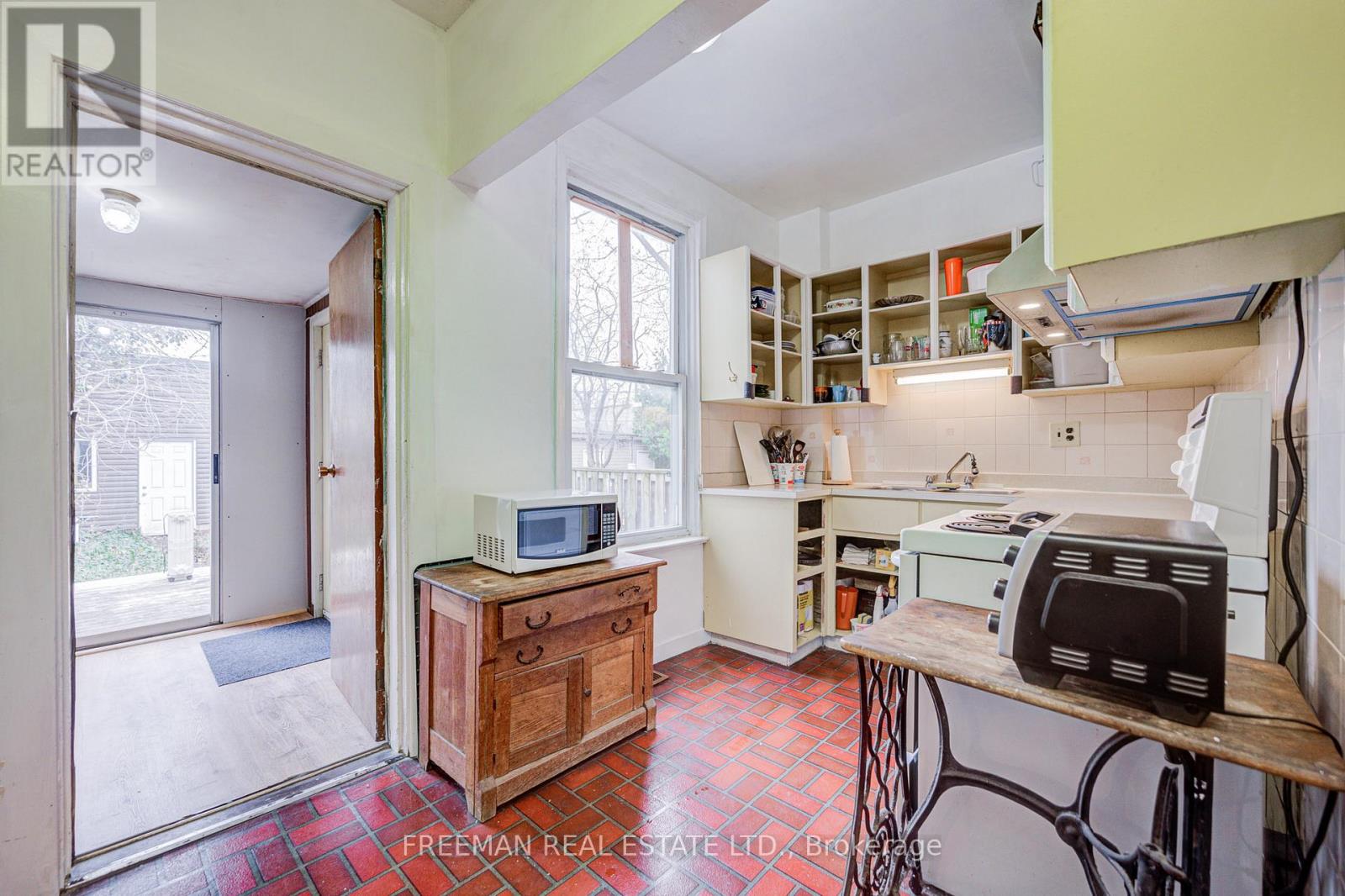 617 Clinton Street, Toronto, Ontario  M6G 2Z8 - Photo 21 - C13003636