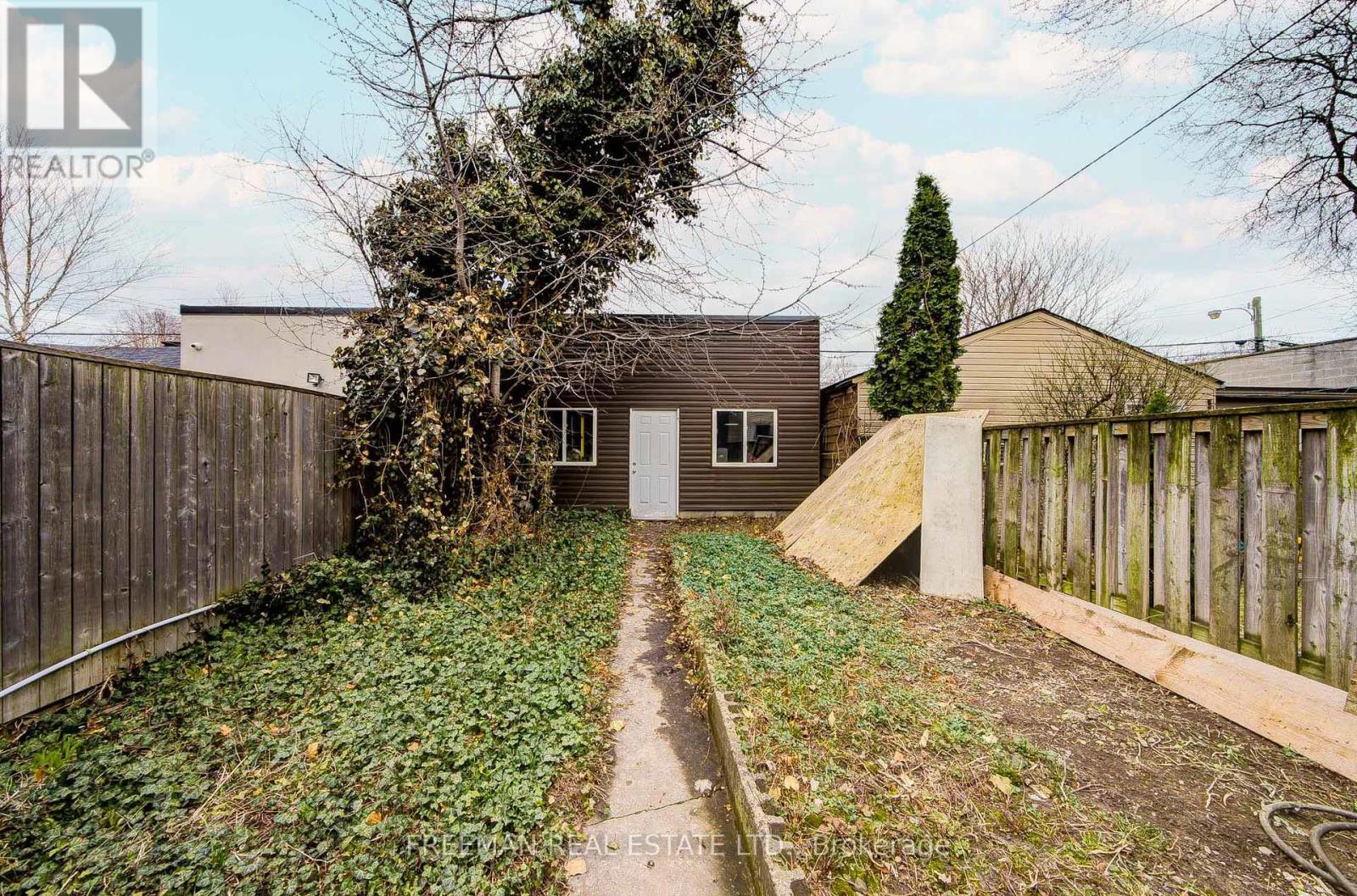 617 Clinton Street, Toronto, Ontario  M6G 2Z8 - Photo 24 - C13003636