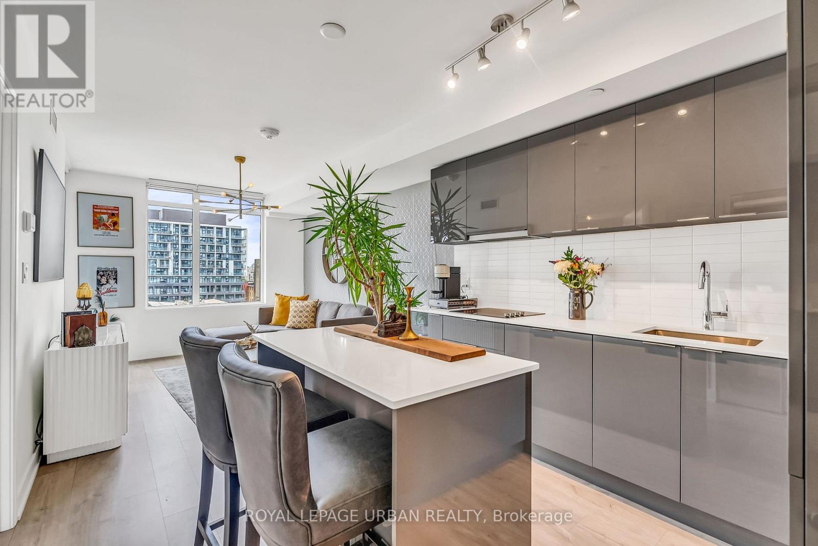 611 - 27 Bathurst Street, Toronto, Ontario  M5V 0R1 - Photo 8 - C13003648