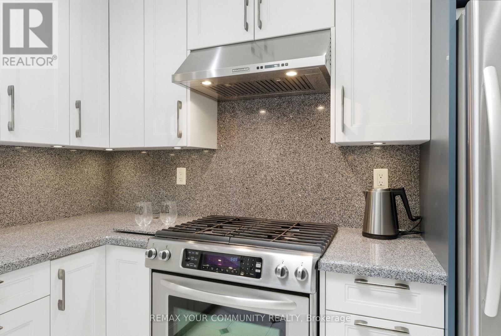 22 Marathon Crescent, Toronto, Ontario  M2R 2L7 - Photo 16 - C13003654