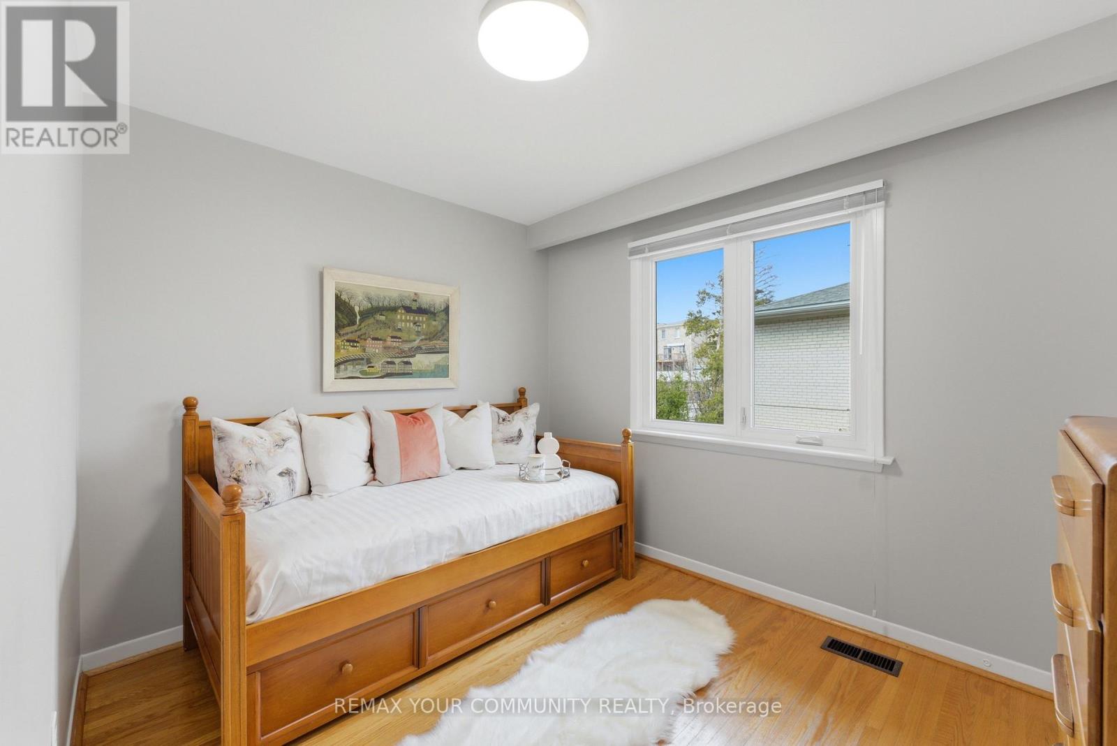 22 Marathon Crescent, Toronto, Ontario  M2R 2L7 - Photo 24 - C13003654