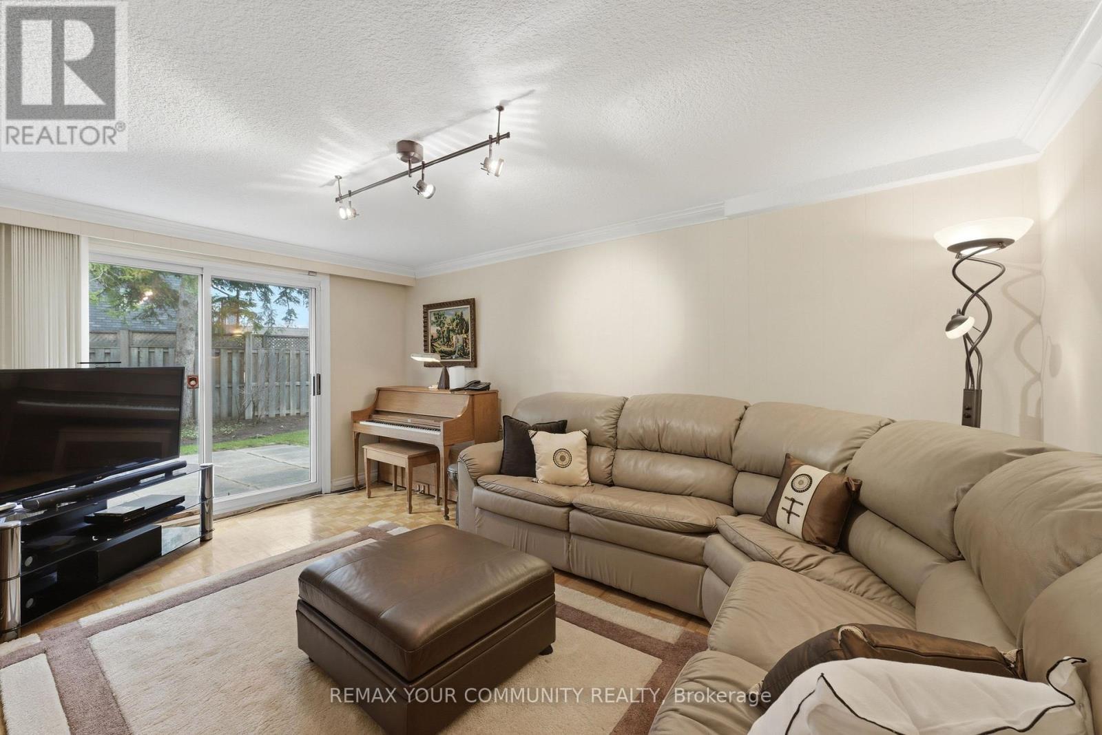 22 Marathon Crescent, Toronto, Ontario  M2R 2L7 - Photo 29 - C13003654