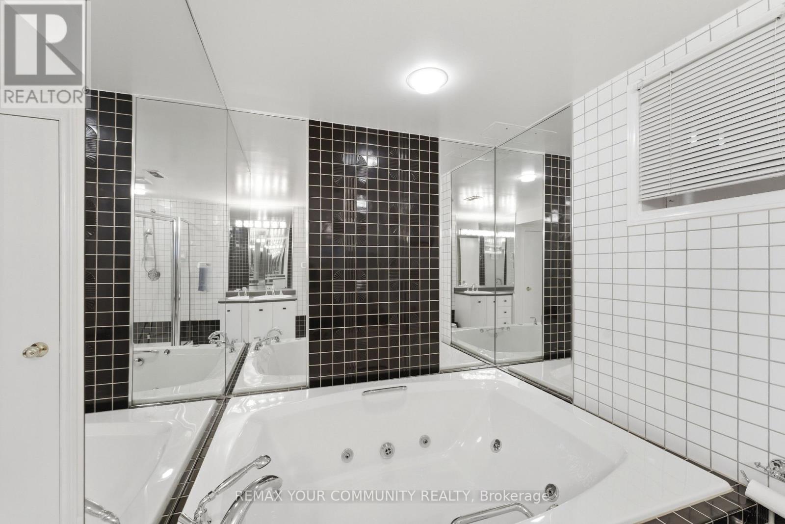 22 Marathon Crescent, Toronto, Ontario  M2R 2L7 - Photo 34 - C13003654