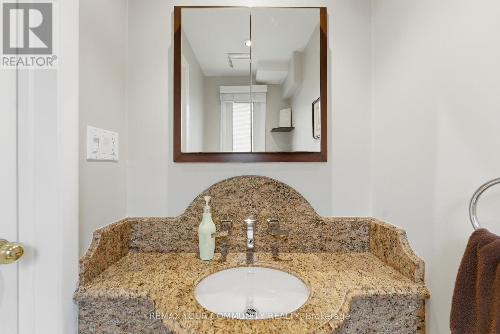 22 Marathon Crescent, Toronto, Ontario  M2R 2L7 - Photo 35 - C13003654