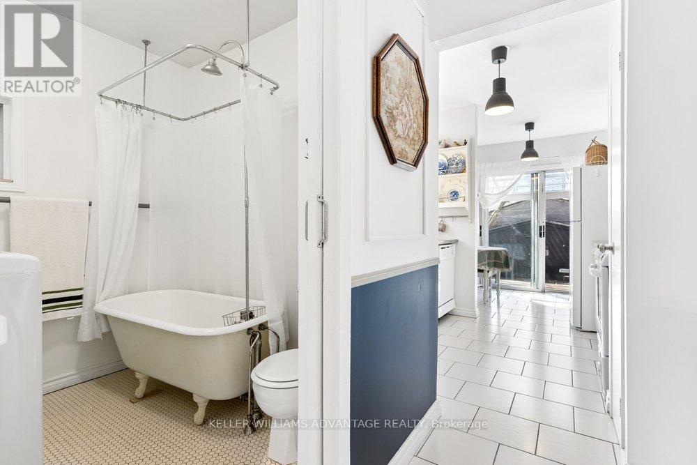 186 Cedric Avenue, Toronto, Ontario  M6C 3X8 - Photo 12 - C13003658