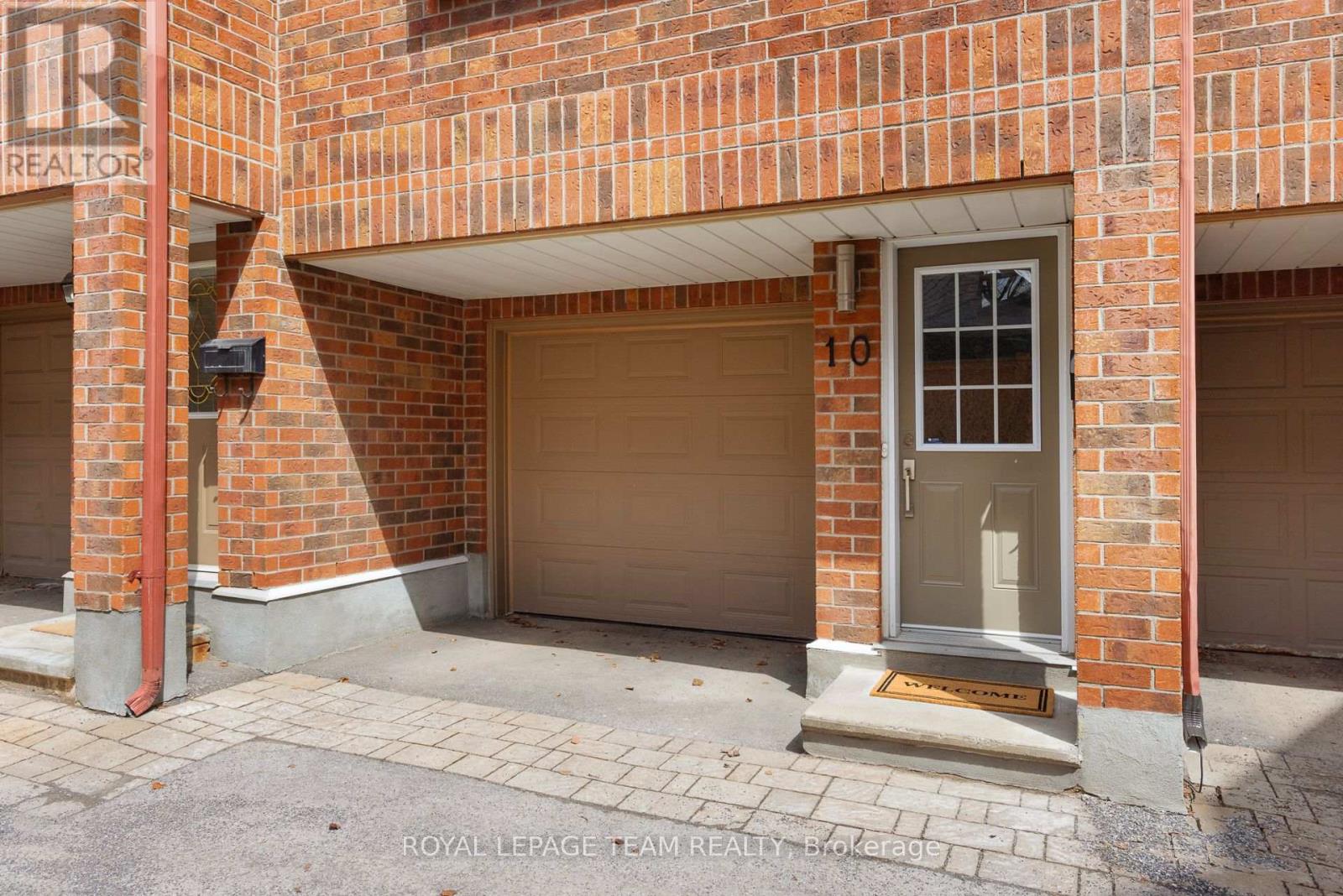 10 Cornerstone Private, Ottawa, Ontario  K2P 2N3 - Photo 2 - X13003552