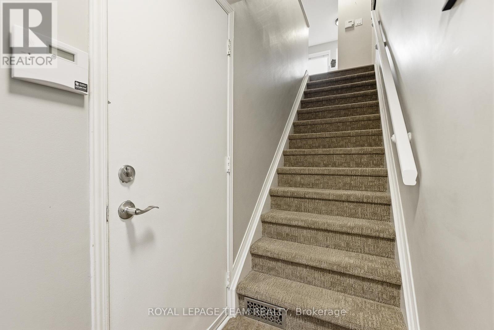 10 Cornerstone Private, Ottawa, Ontario  K2P 2N3 - Photo 4 - X13003552