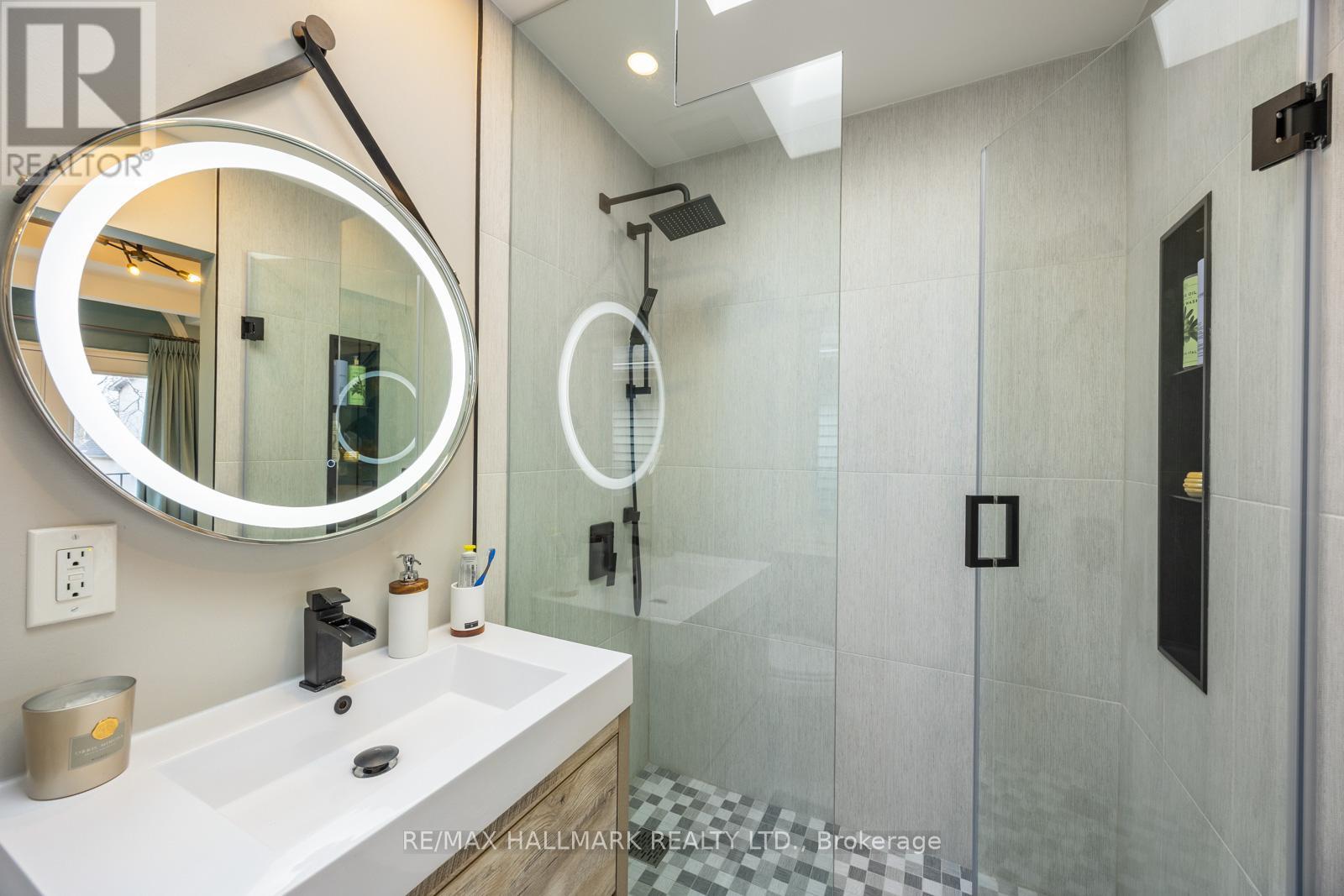 158 Wheeler Avenue, Toronto, Ontario  M4L 3V4 - Photo 16 - E13003458