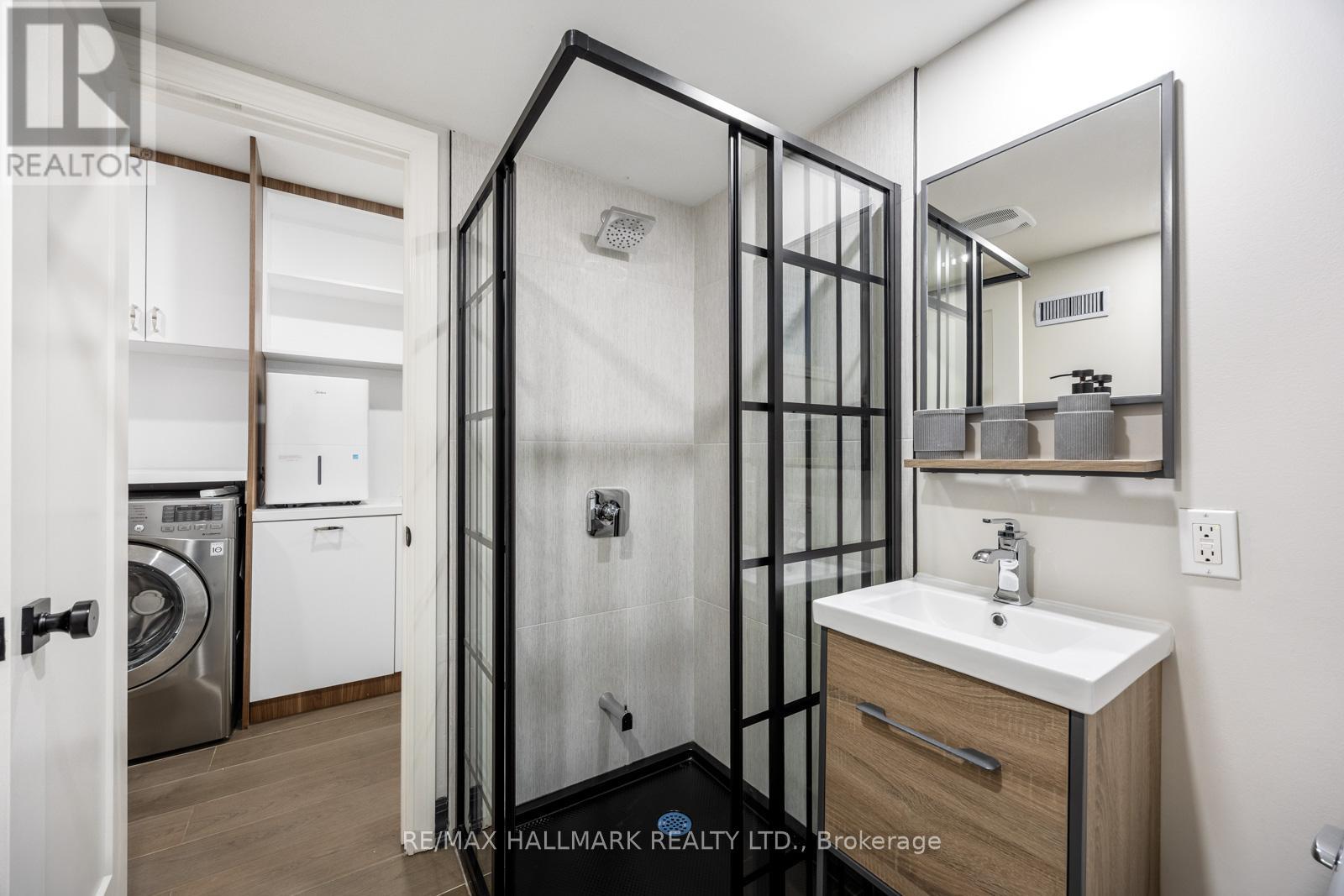 158 Wheeler Avenue, Toronto, Ontario  M4L 3V4 - Photo 23 - E13003458