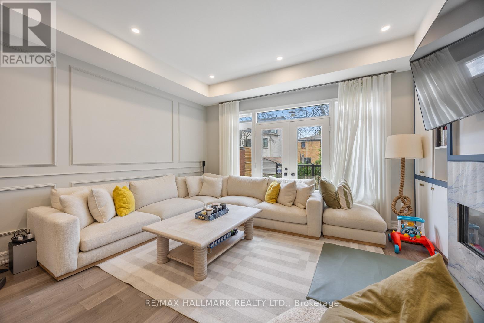 158 Wheeler Avenue, Toronto, Ontario  M4L 3V4 - Photo 9 - E13003458