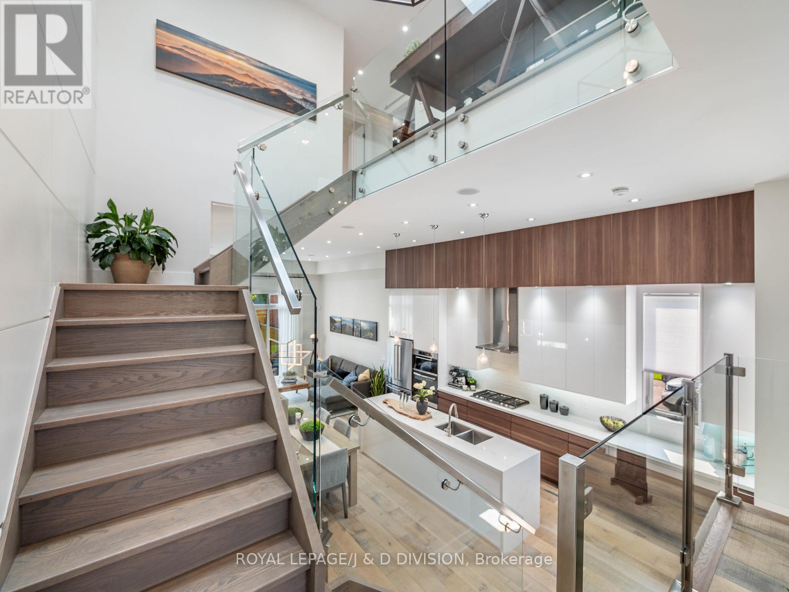 221 Virginia Avenue, Toronto, Ontario  M4C 2T6 - Photo 18 - E13003470