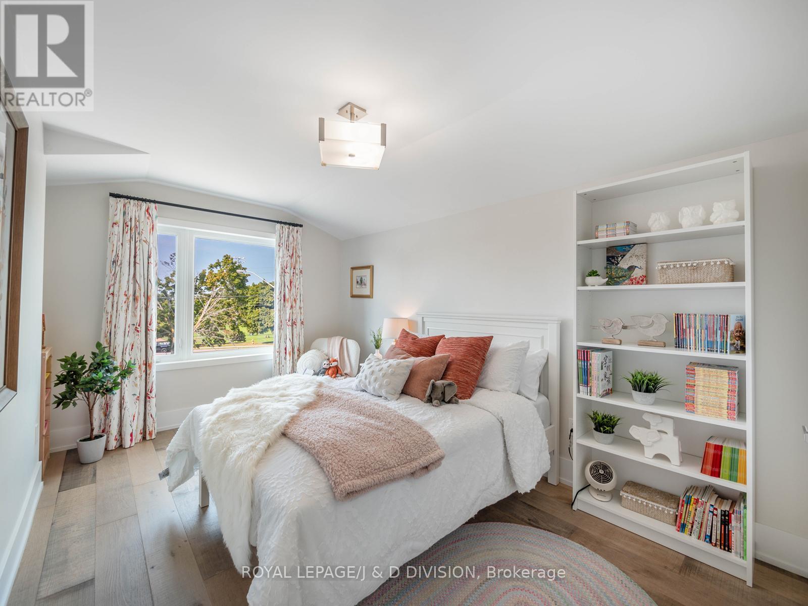 221 Virginia Avenue, Toronto, Ontario  M4C 2T6 - Photo 28 - E13003470