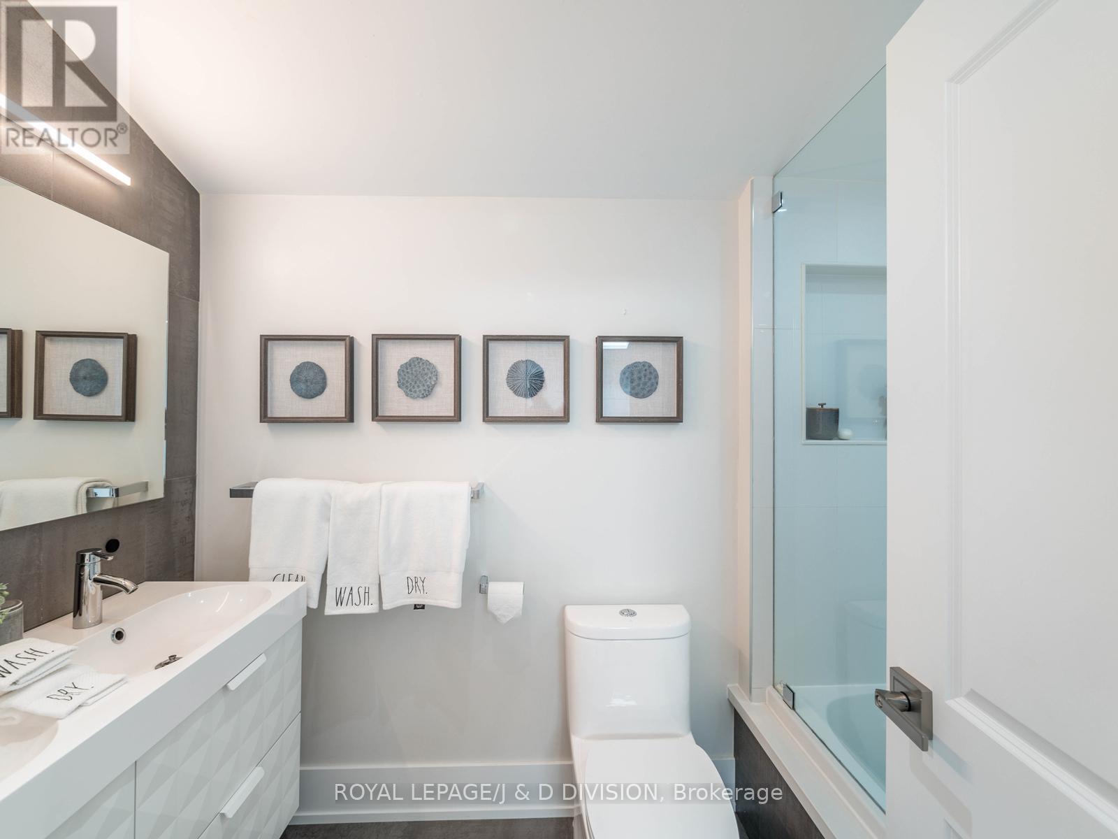 221 Virginia Avenue, Toronto, Ontario  M4C 2T6 - Photo 29 - E13003470