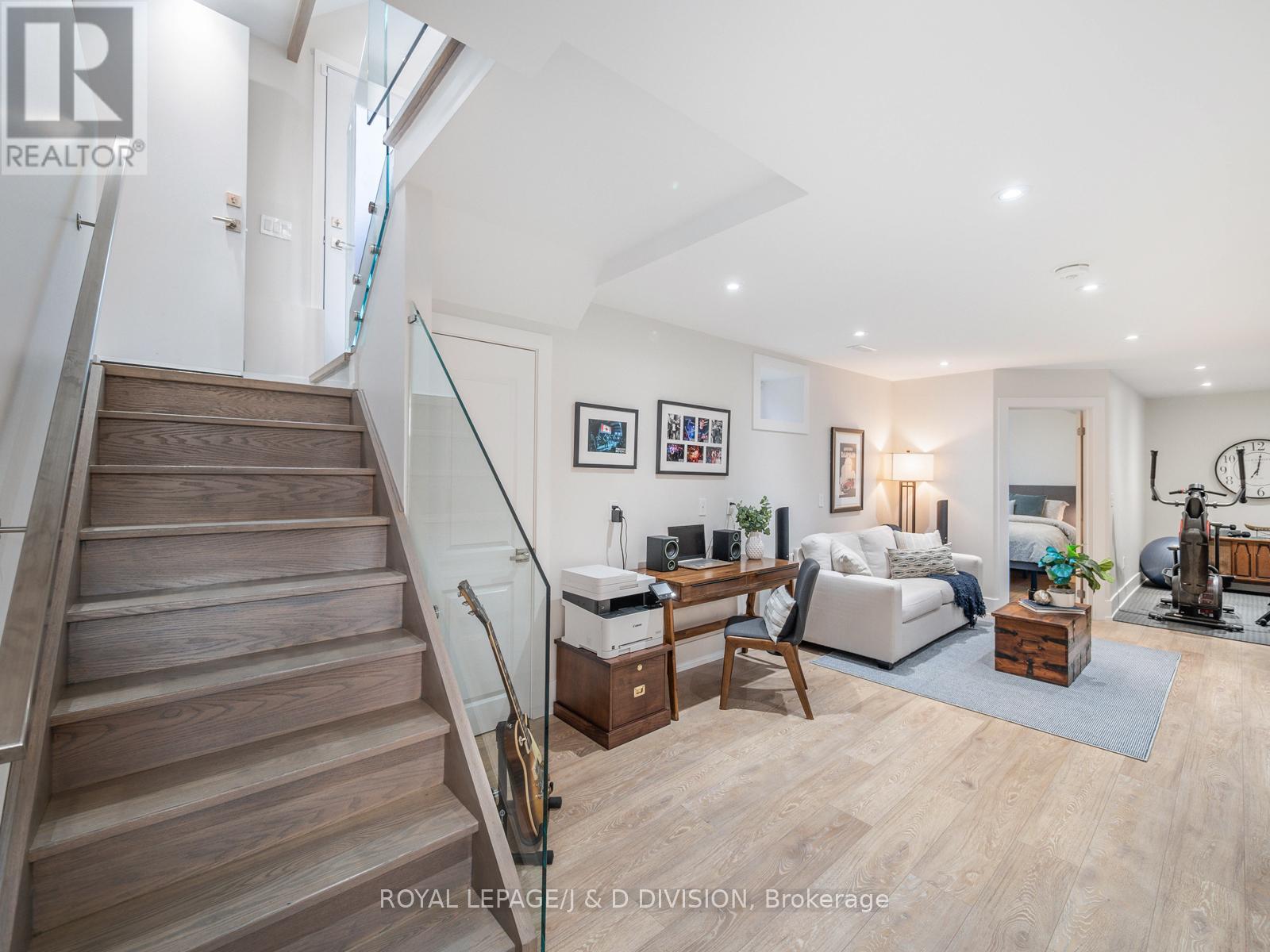 221 Virginia Avenue, Toronto, Ontario  M4C 2T6 - Photo 32 - E13003470