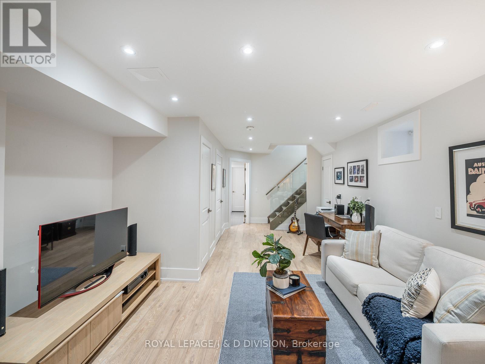 221 Virginia Avenue, Toronto, Ontario  M4C 2T6 - Photo 33 - E13003470