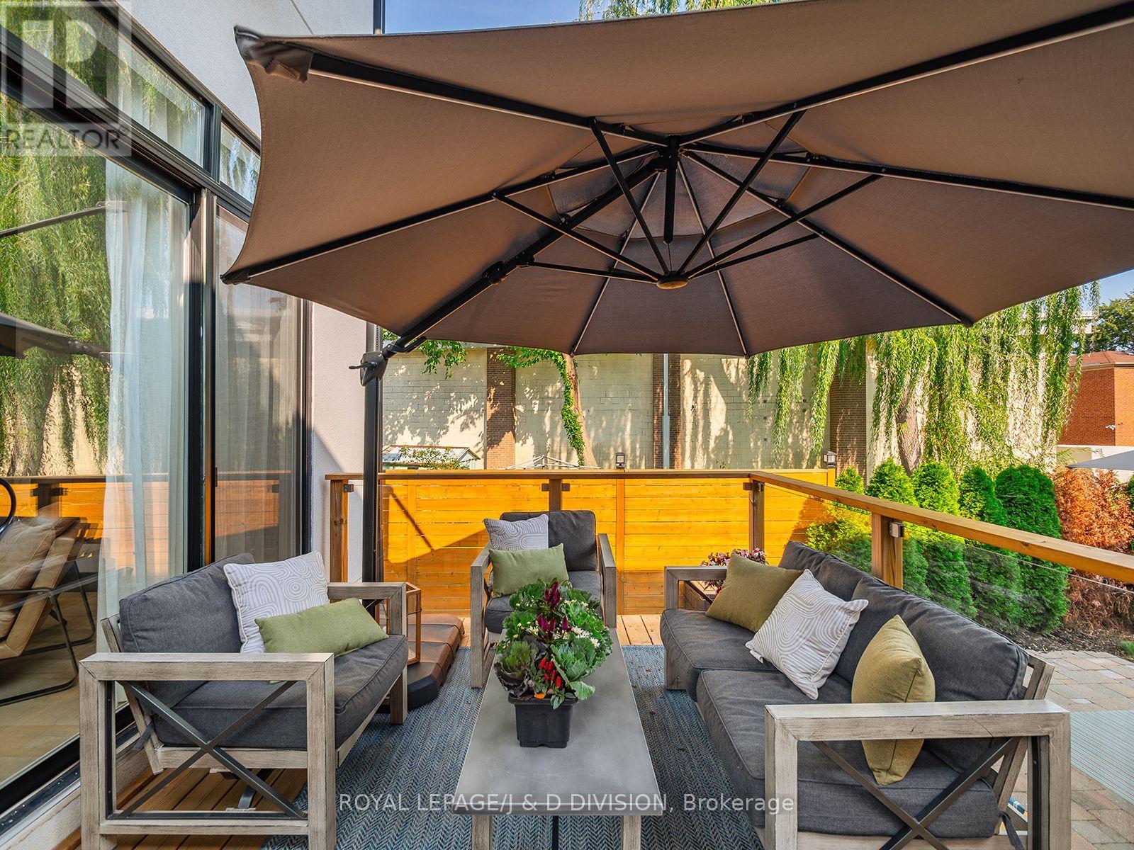 221 Virginia Avenue, Toronto, Ontario  M4C 2T6 - Photo 41 - E13003470