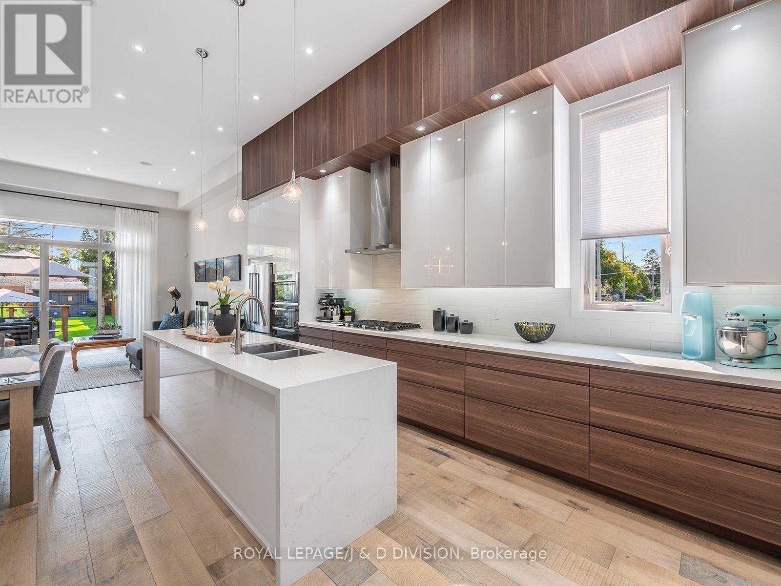 221 Virginia Avenue, Toronto, Ontario  M4C 2T6 - Photo 6 - E13003470