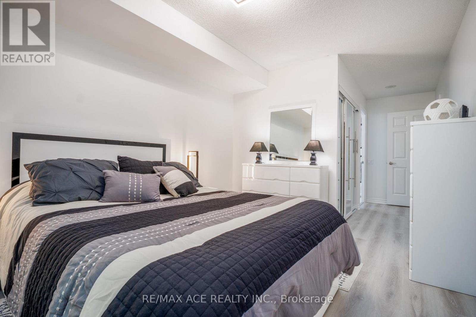 210 - 61 Town Centre Court, Toronto, Ontario  M1P 5C5 - Photo 16 - E13003602