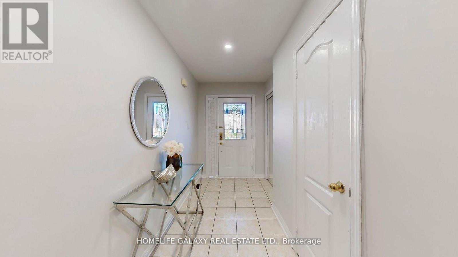 302 Redstone Road, Richmond Hill, Ontario  L4S 2V6 - Photo 3 - N13003488