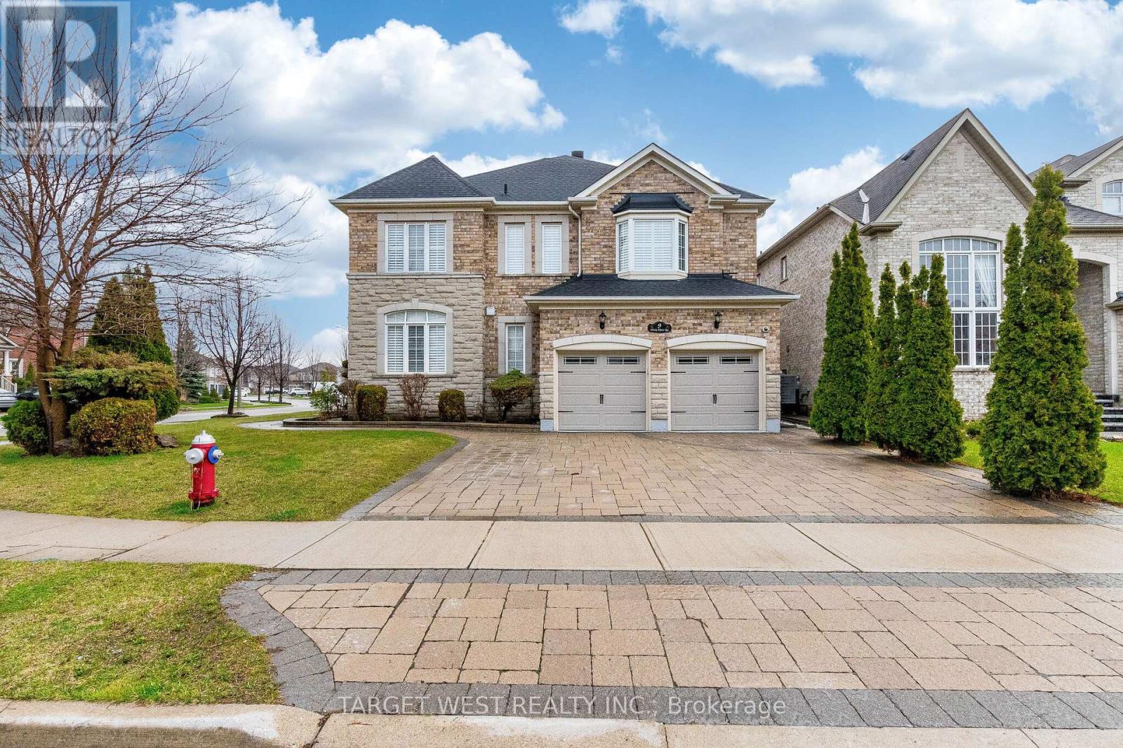 9 Olivia Marie Road, Brampton, Ontario  L6Y 0M5 - Photo 4 - W12999244